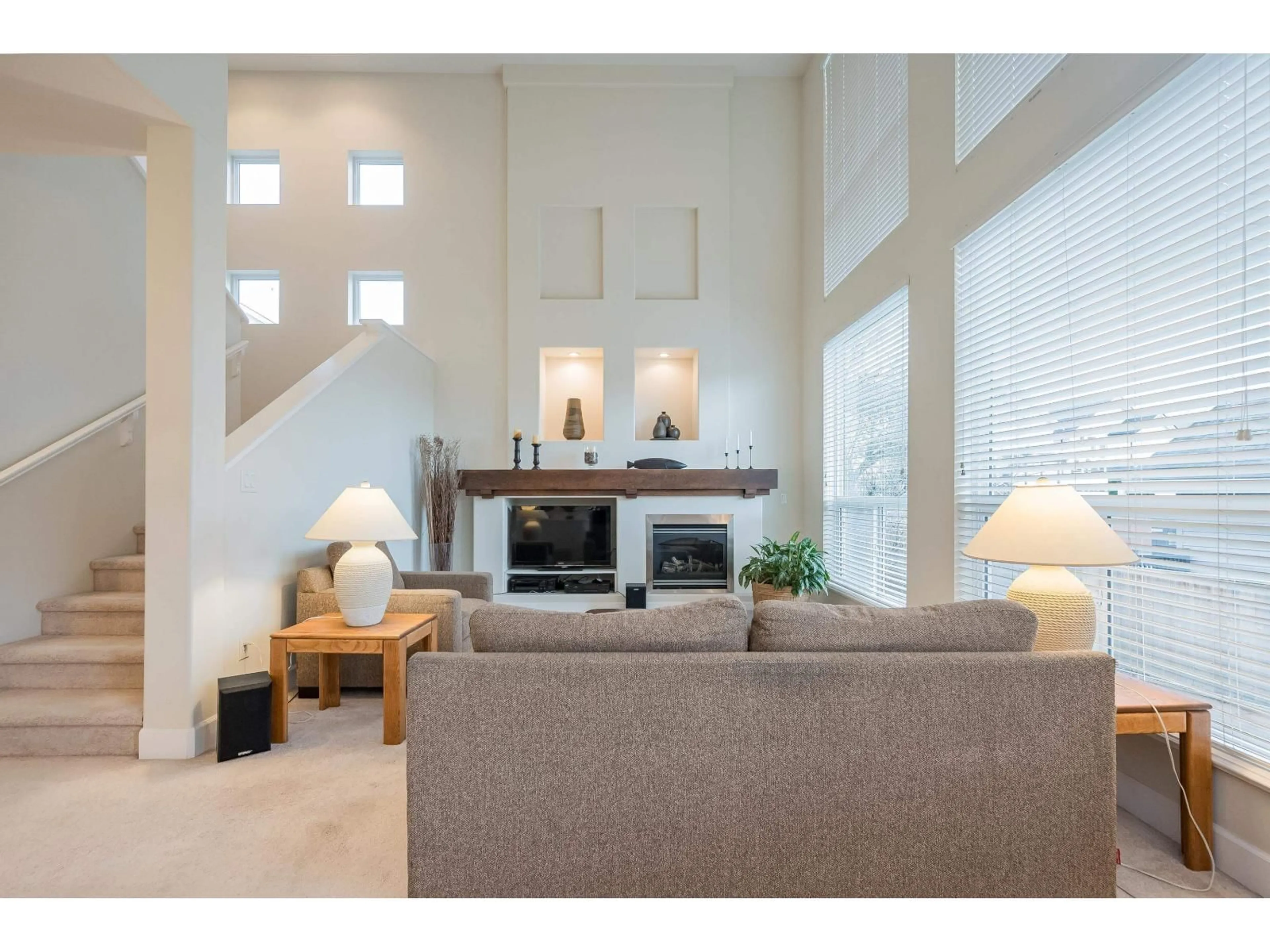 Living room with furniture, unknown for 20484 67A AVENUE, Langley British Columbia V2Y3C9