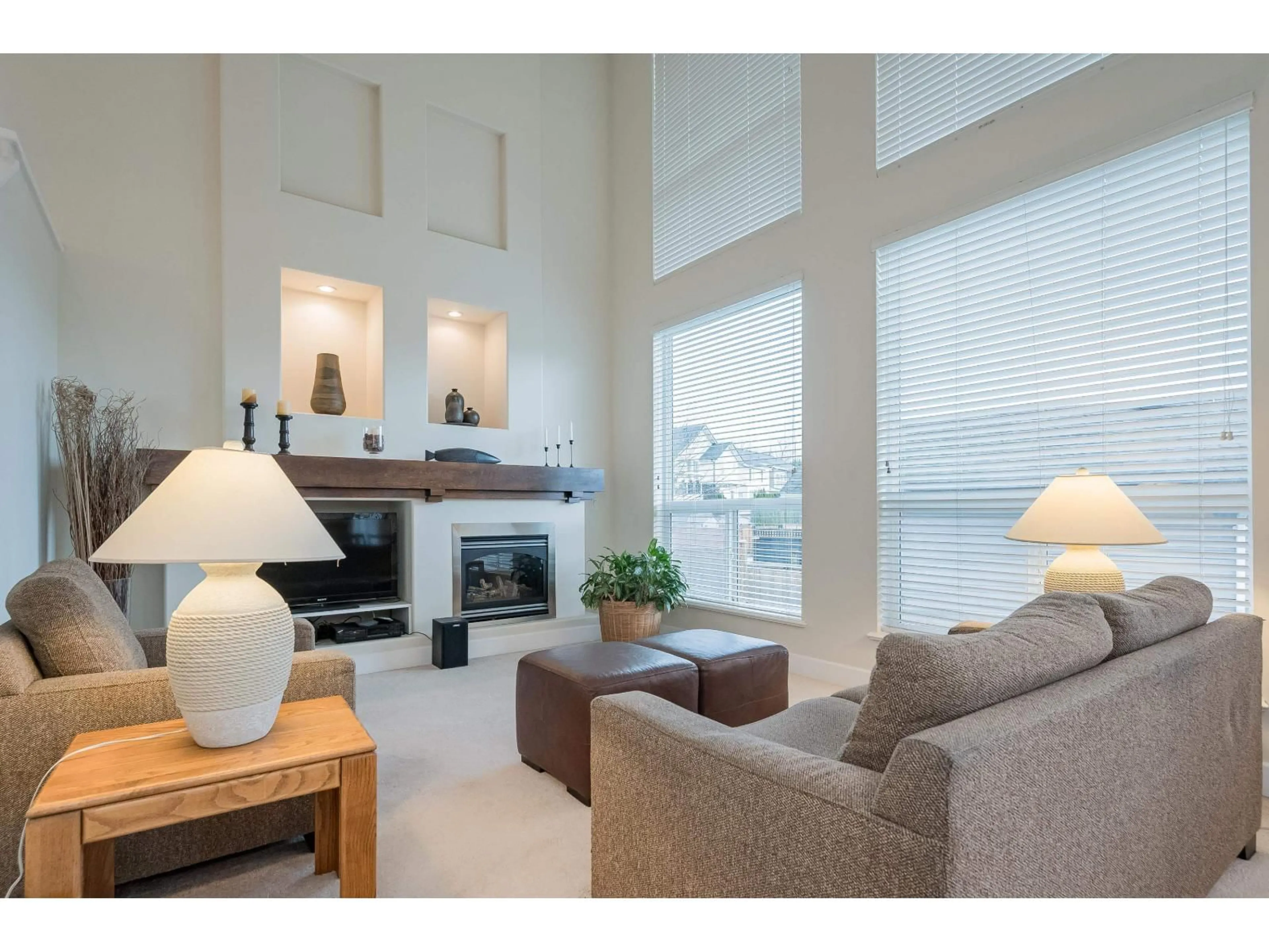 Living room with furniture, unknown for 20484 67A AVENUE, Langley British Columbia V2Y3C9