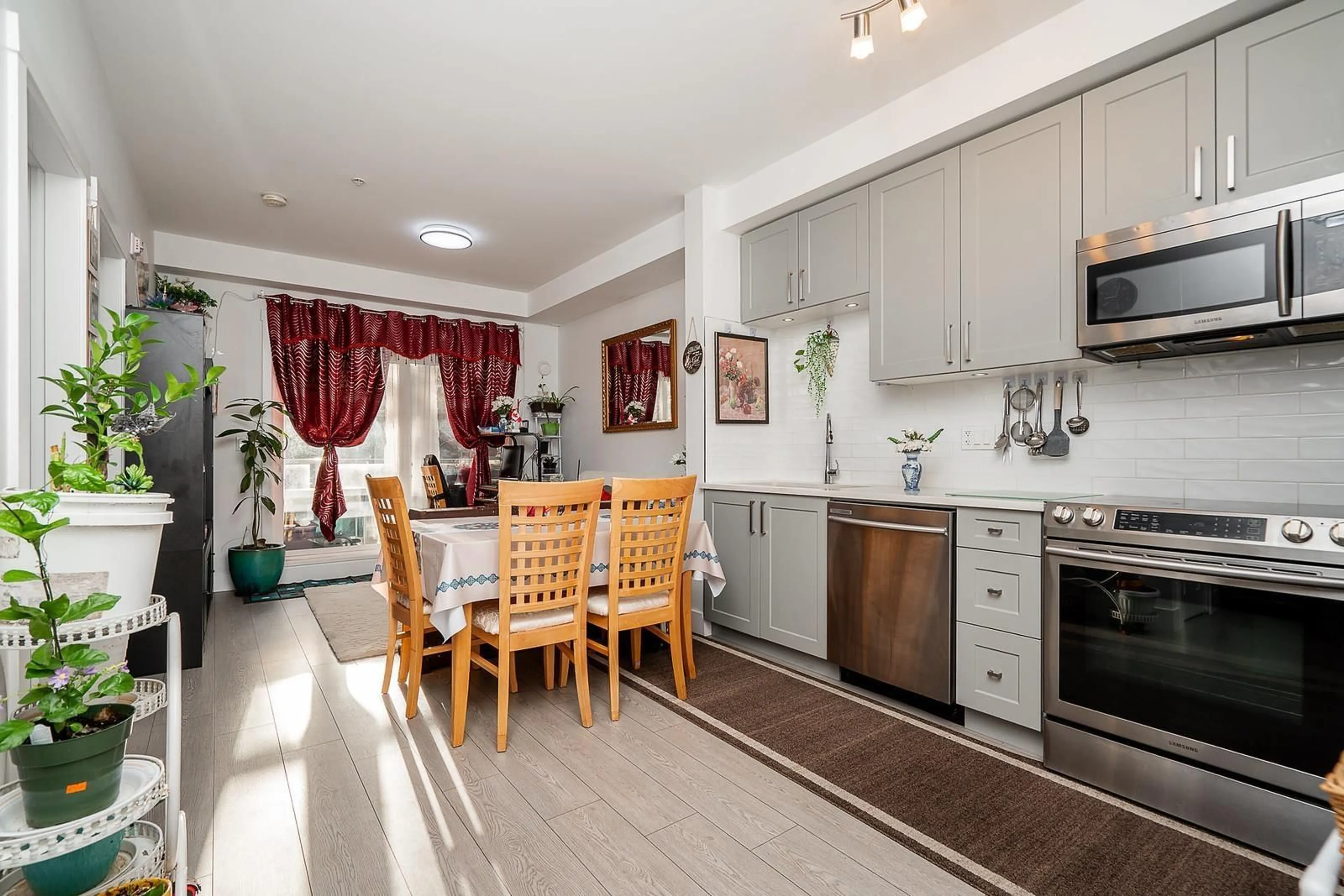 Open concept kitchen, unknown for 107 - 9689 140 STREET, Surrey British Columbia V3T0P3