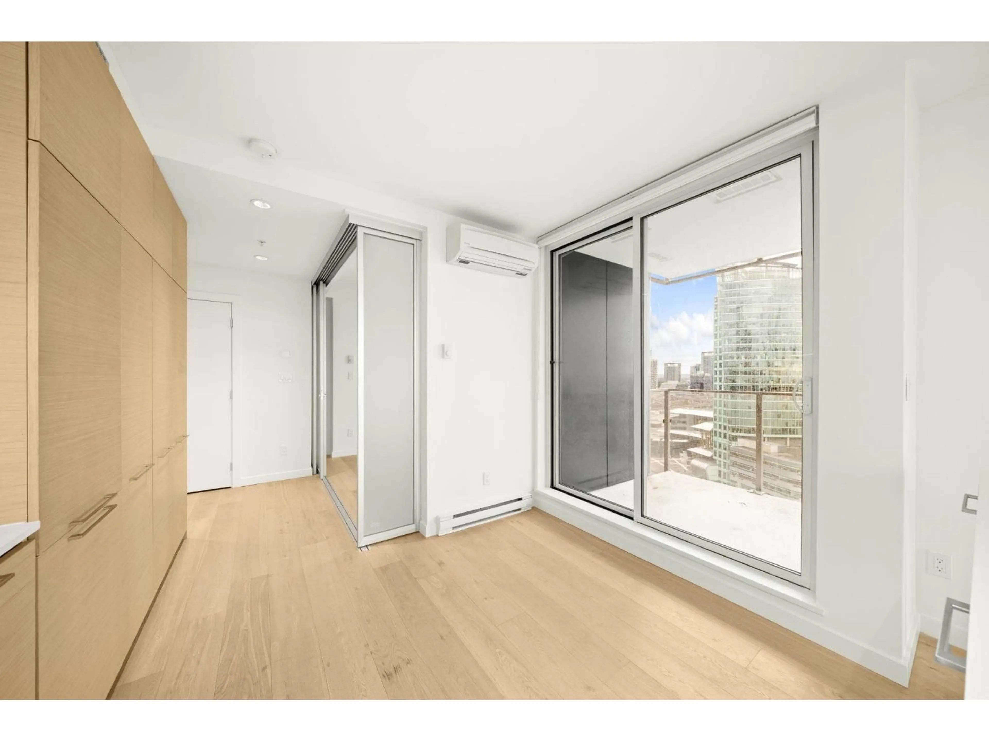 Indoor foyer for 2102 - 13438 CENTRAL AVENUE, Surrey British Columbia V3T0N2