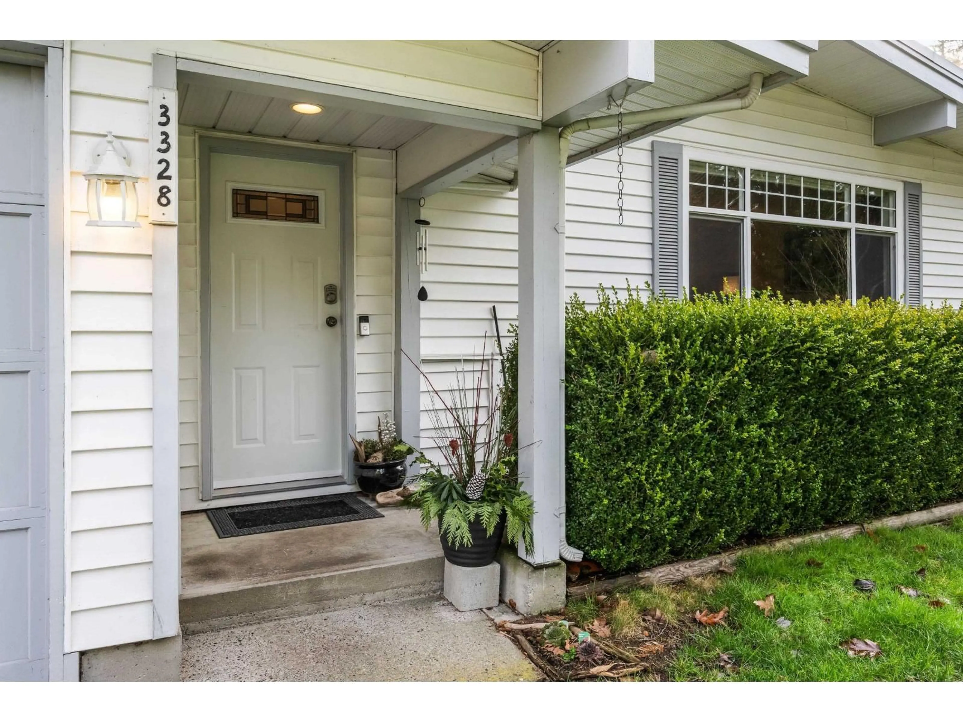 Indoor entryway for 3328 MARVERN WAY, Abbotsford British Columbia V2S4M9