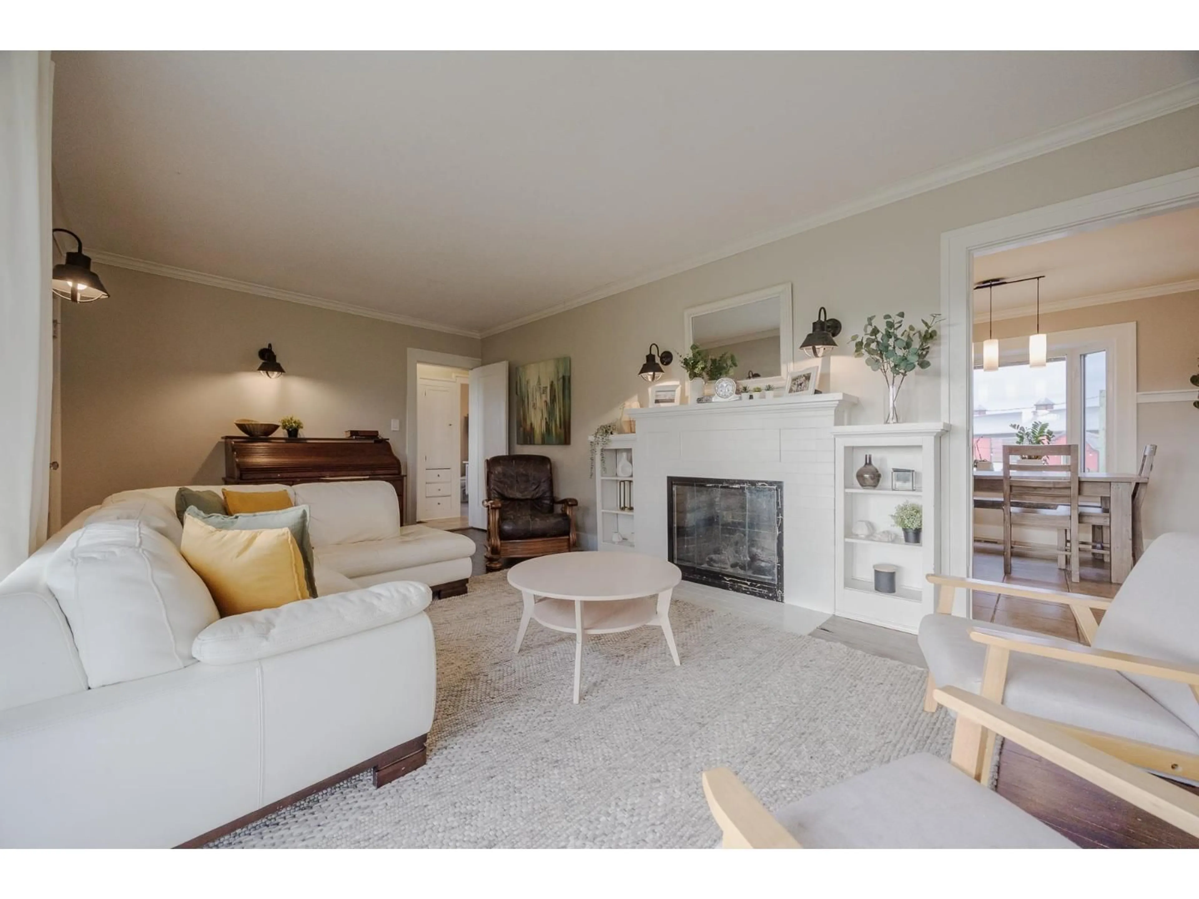 Living room with furniture, unknown for 33861 SIM ROAD, Abbotsford British Columbia V3G1N2