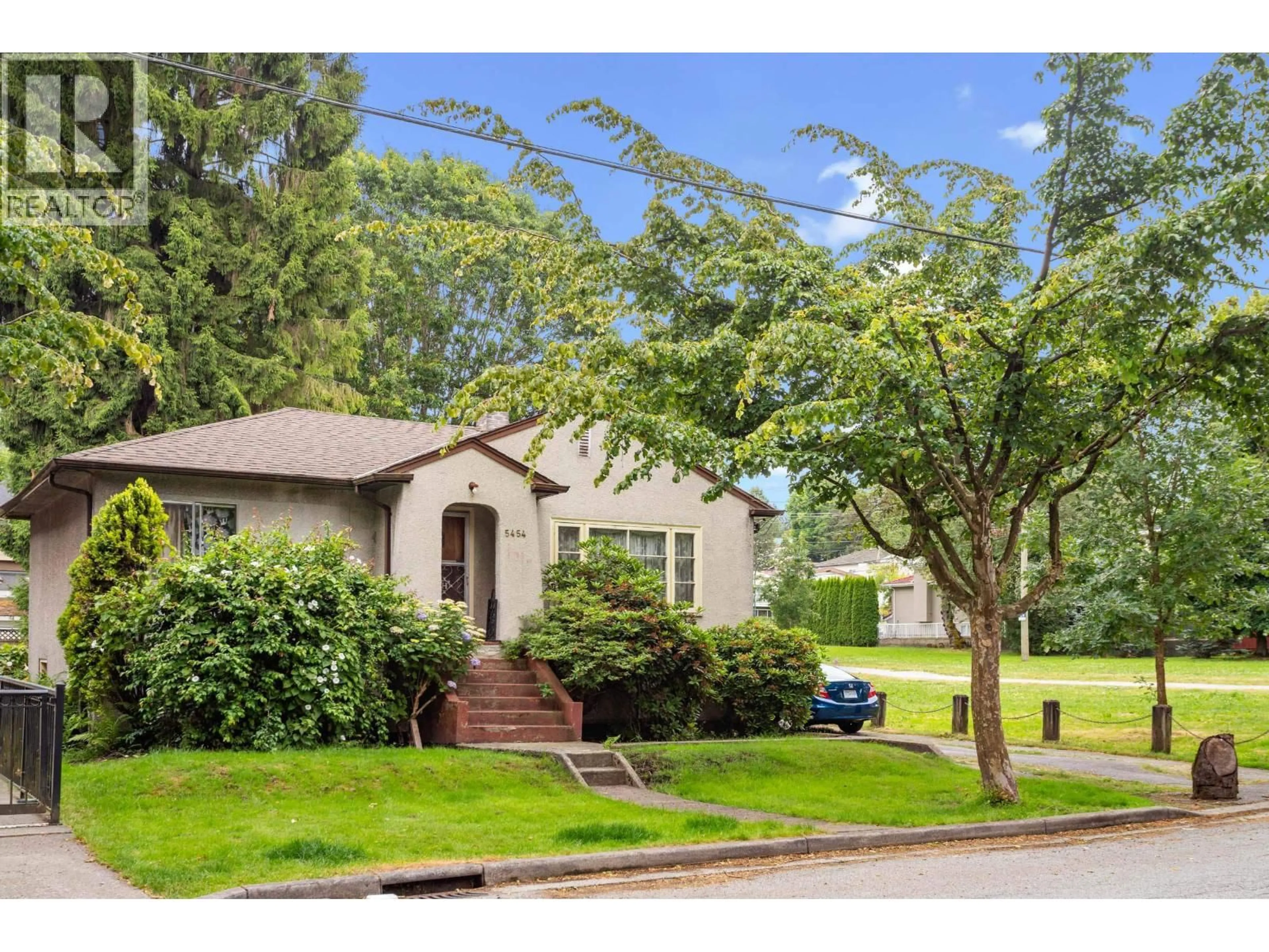 Home with vinyl exterior material, street for 5454 MELBOURNE STREET, Vancouver British Columbia V5R4L7