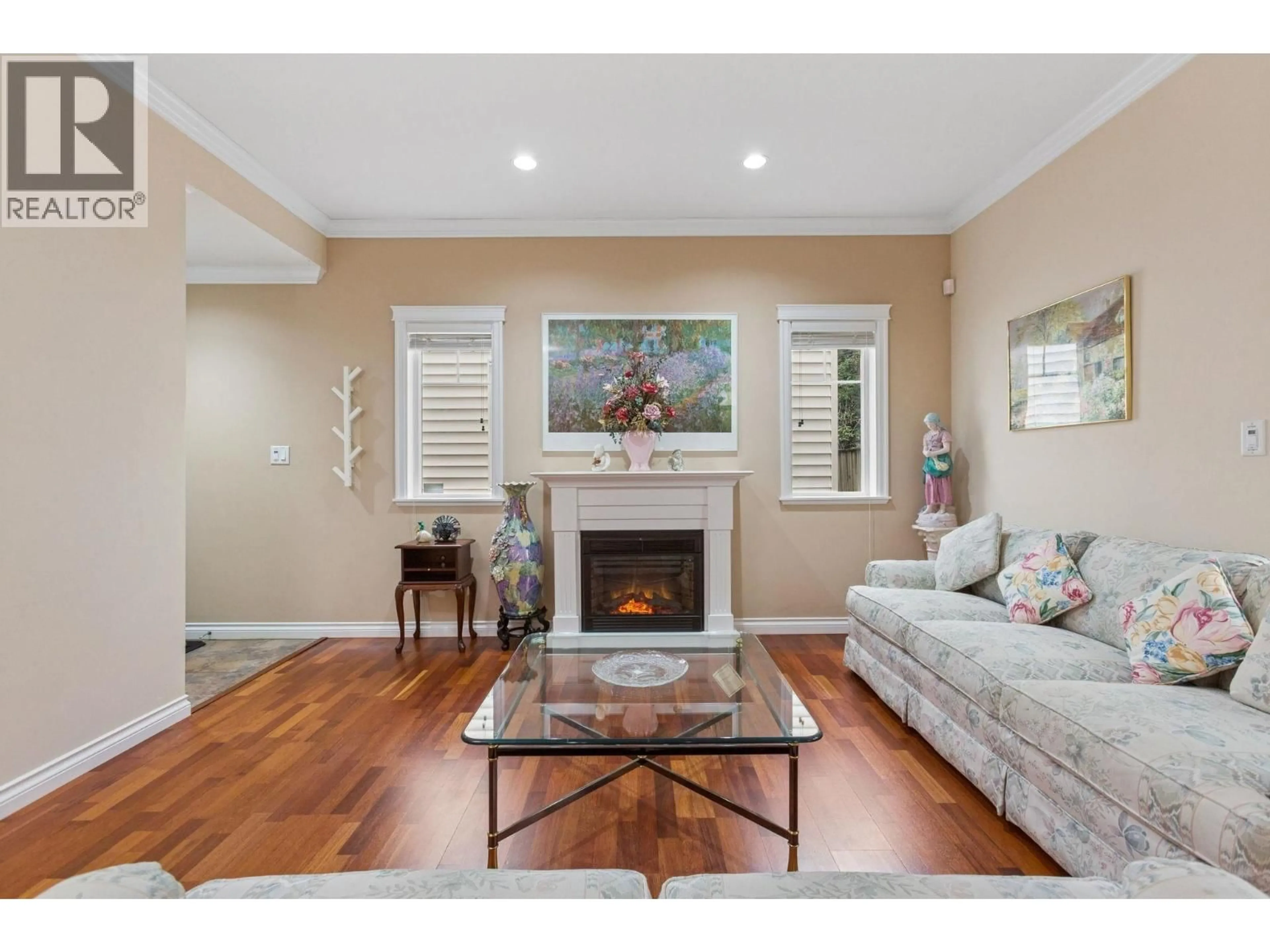 Living room with furniture, wood/laminate floor for 19 - 7331 NO. 4 ROAD, Richmond British Columbia V6Y2T4