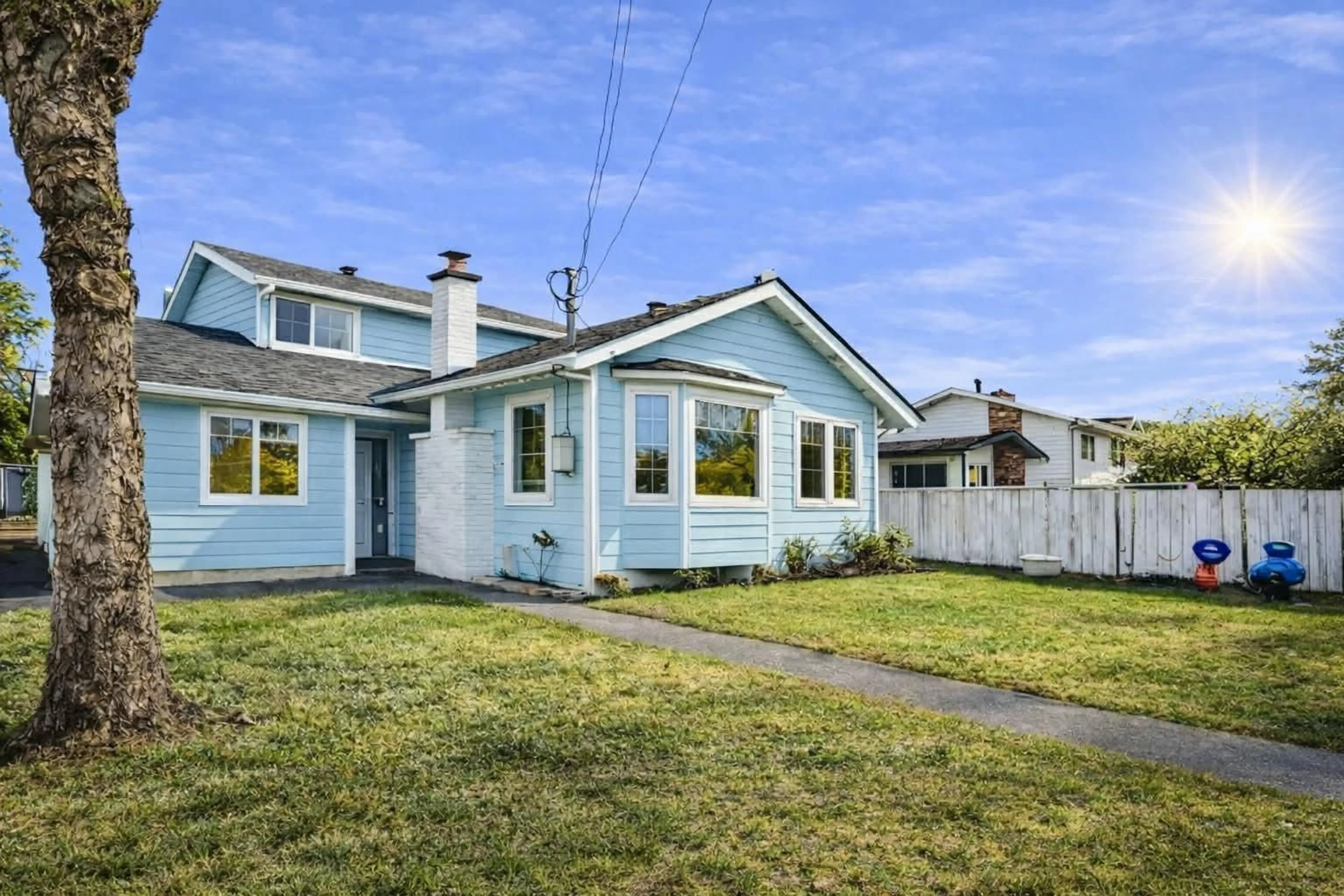 Home with vinyl exterior material, street for 14251 72ND AVENUE, Surrey British Columbia V3W2P9