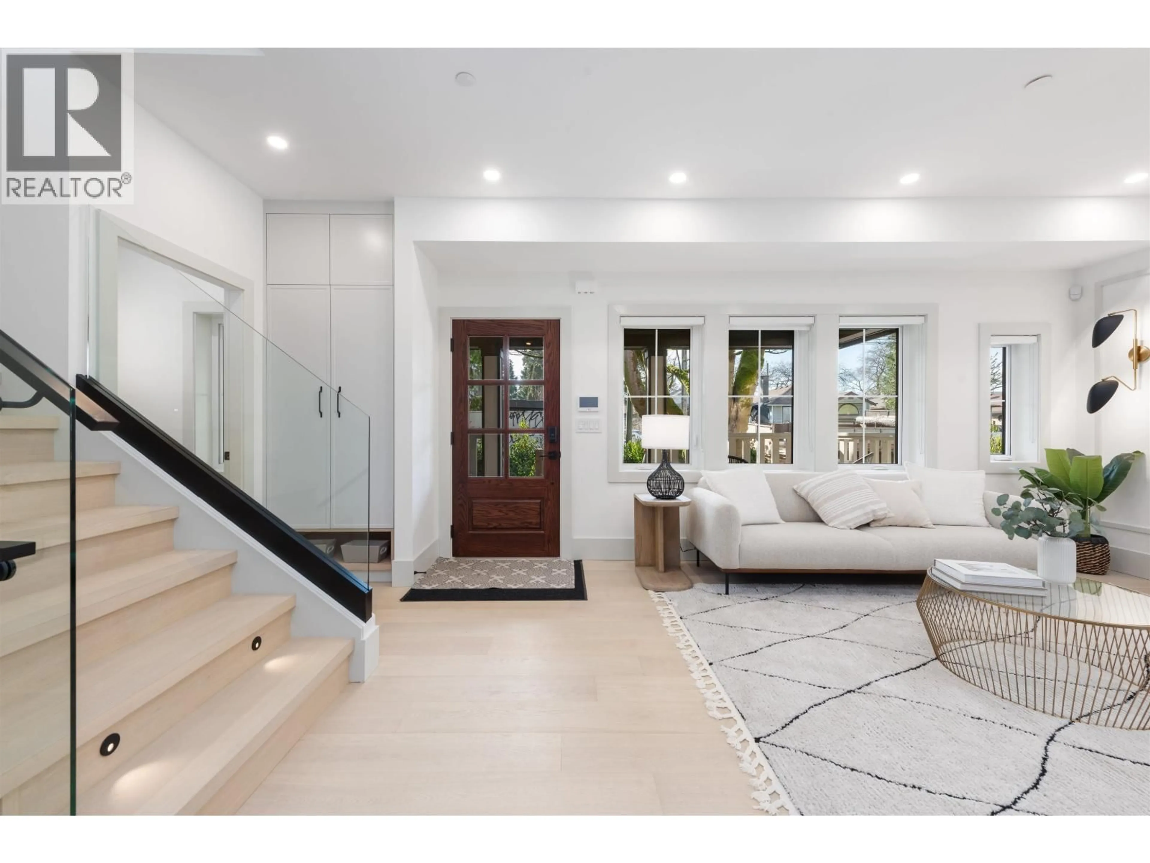 Indoor entryway for 1 - 375 33RD AVENUE, Vancouver British Columbia V5V2Z8