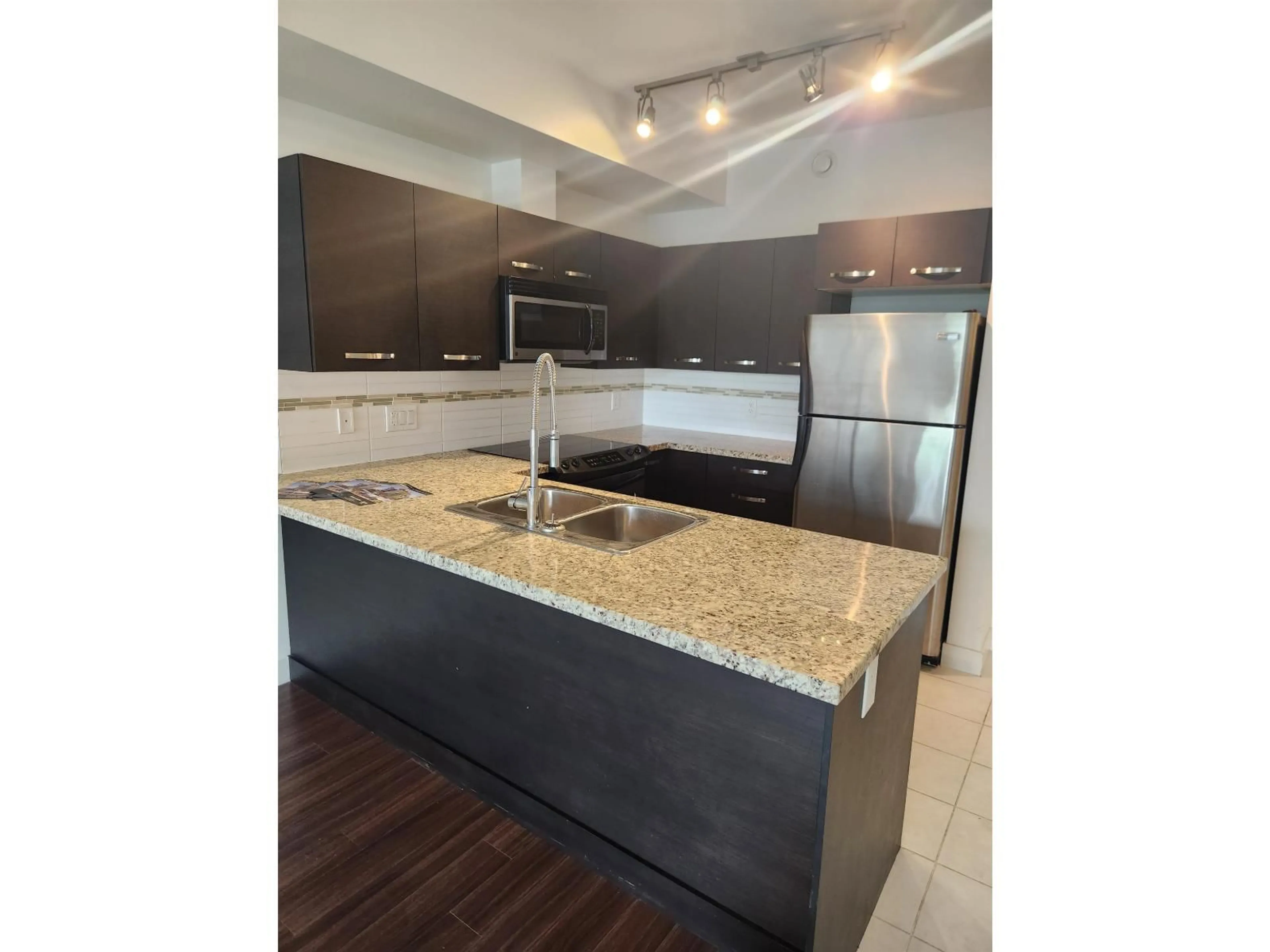 Open concept kitchen, unknown for 304 - 1975 MCCALLUM ROAD, Abbotsford British Columbia V2S3N3