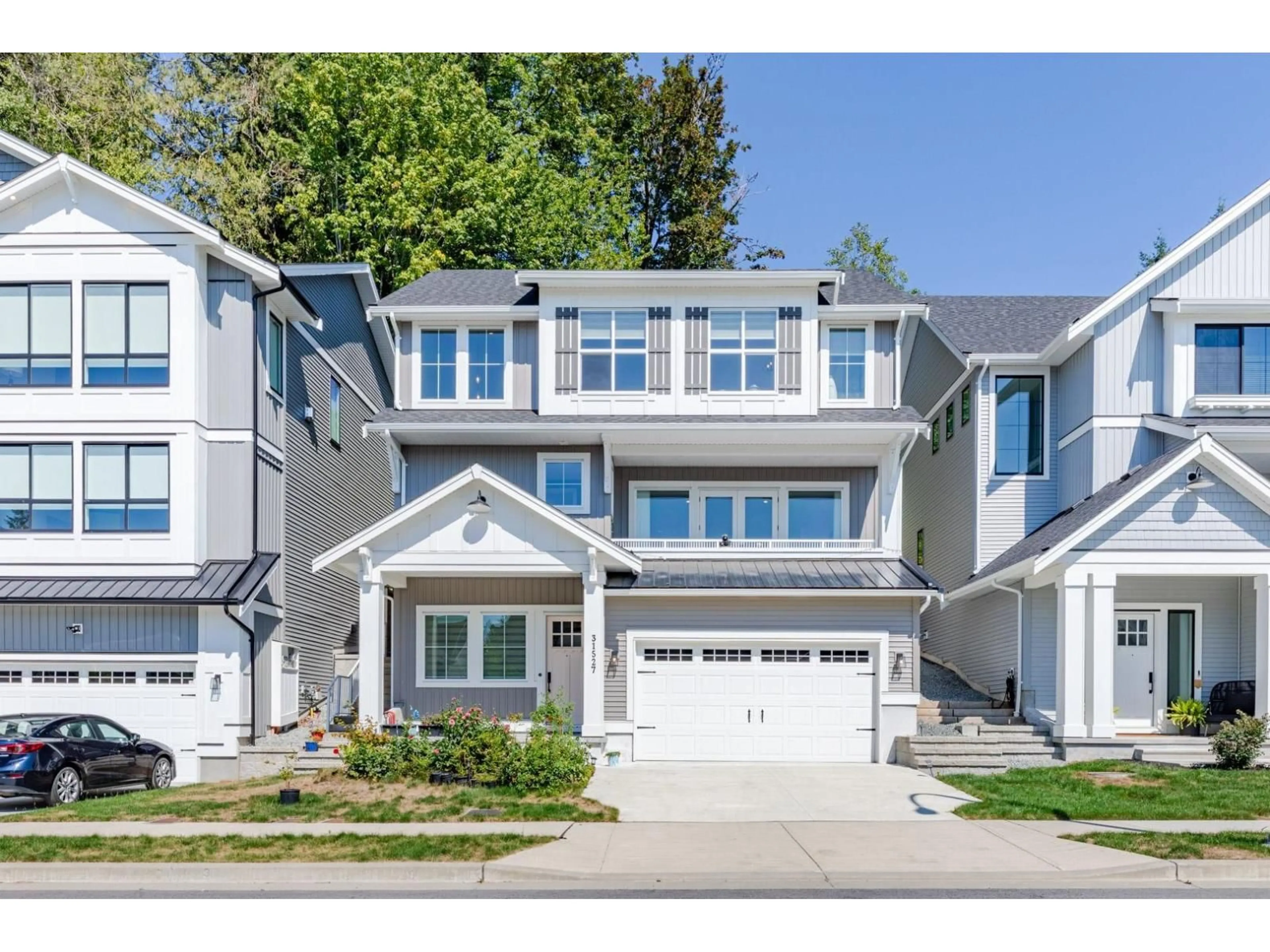 Home with vinyl exterior material, street for 31527 BURNHAM PLACE, Mission British Columbia V4S0E8