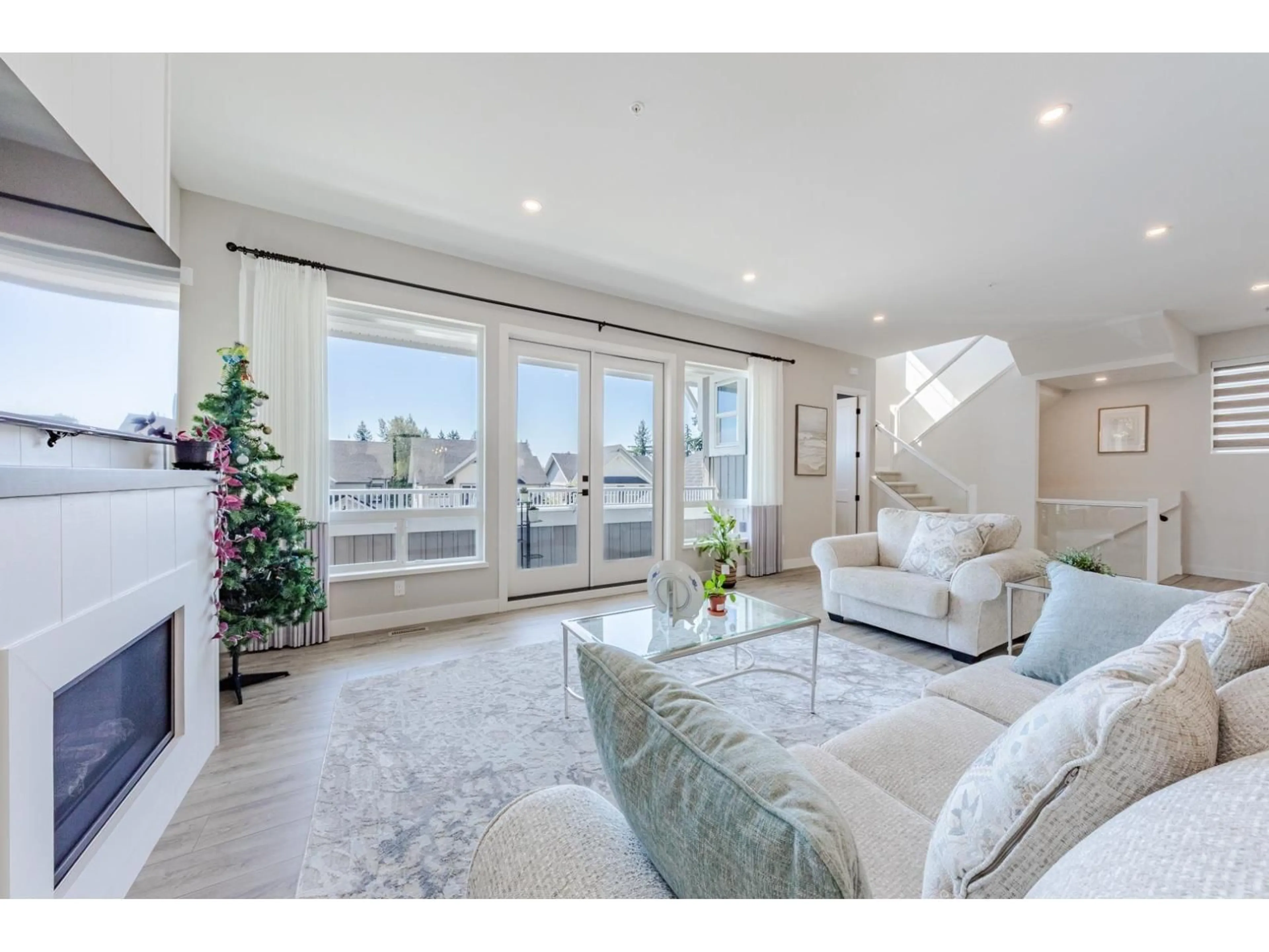 Living room with furniture, unknown for 31527 BURNHAM PLACE, Mission British Columbia V4S0E8