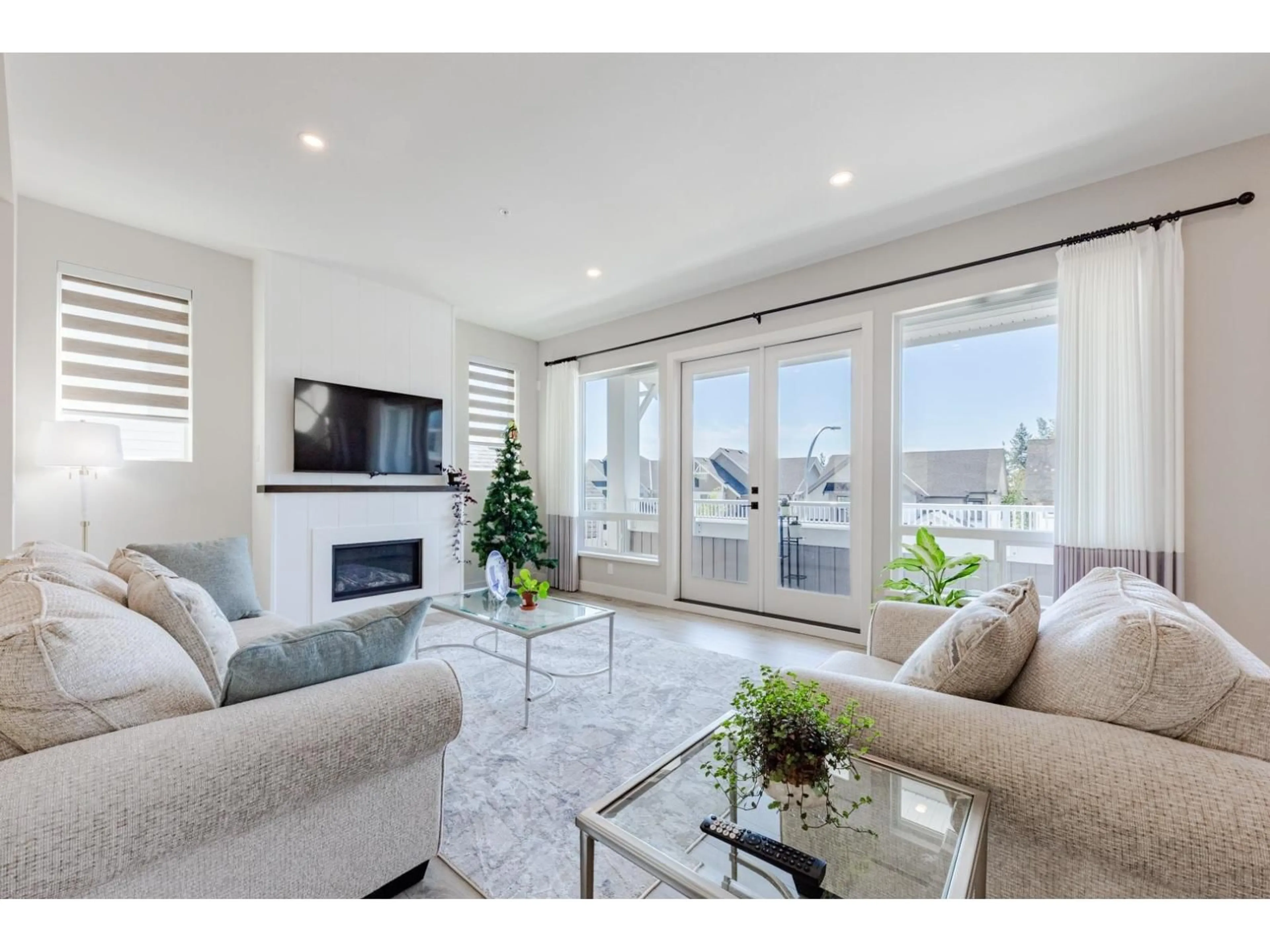 Living room with furniture, unknown for 31527 BURNHAM PLACE, Mission British Columbia V4S0E8