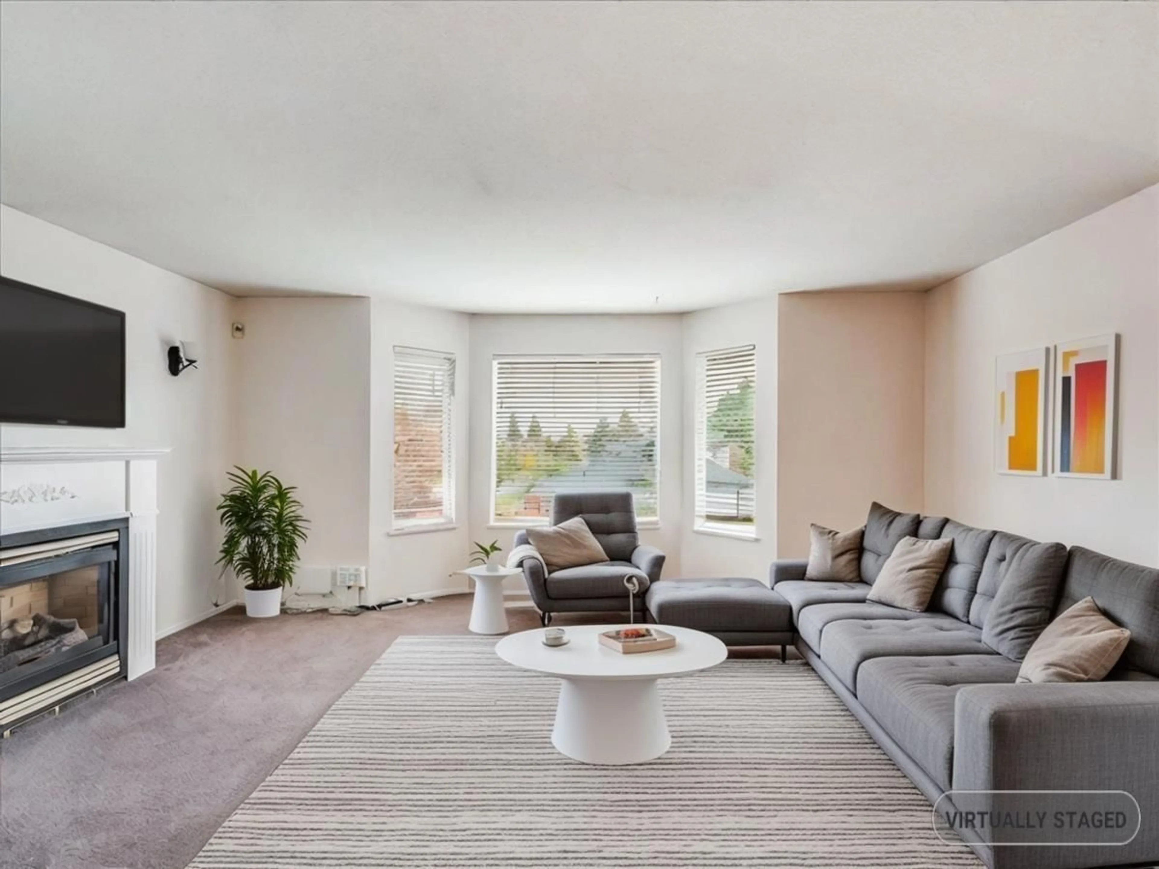 Living room with furniture, unknown for 9335 152A STREET, Surrey British Columbia V3R0E6