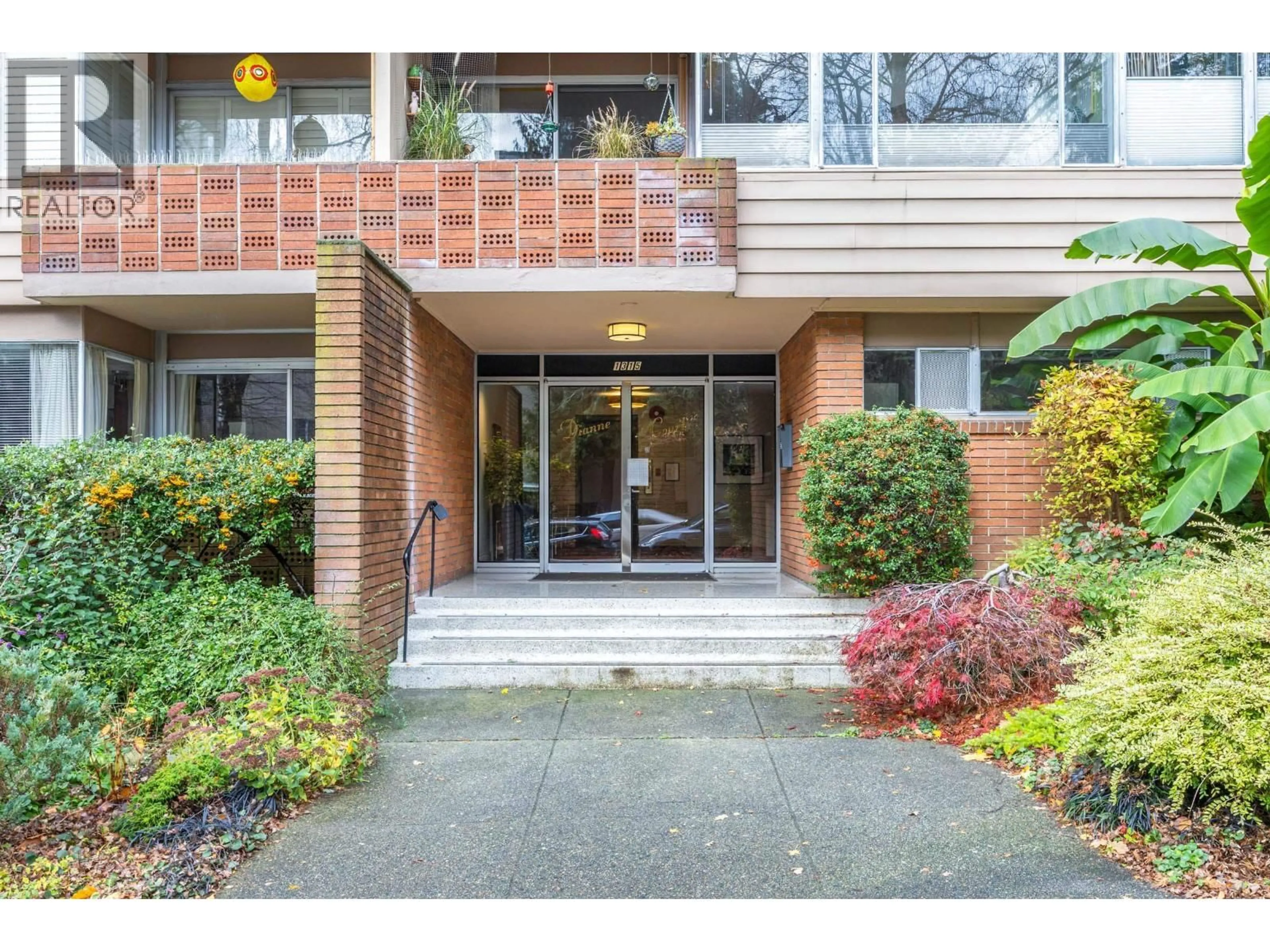 Indoor foyer for 401 - 1315 CARDERO STREET, Vancouver British Columbia V6G2J2