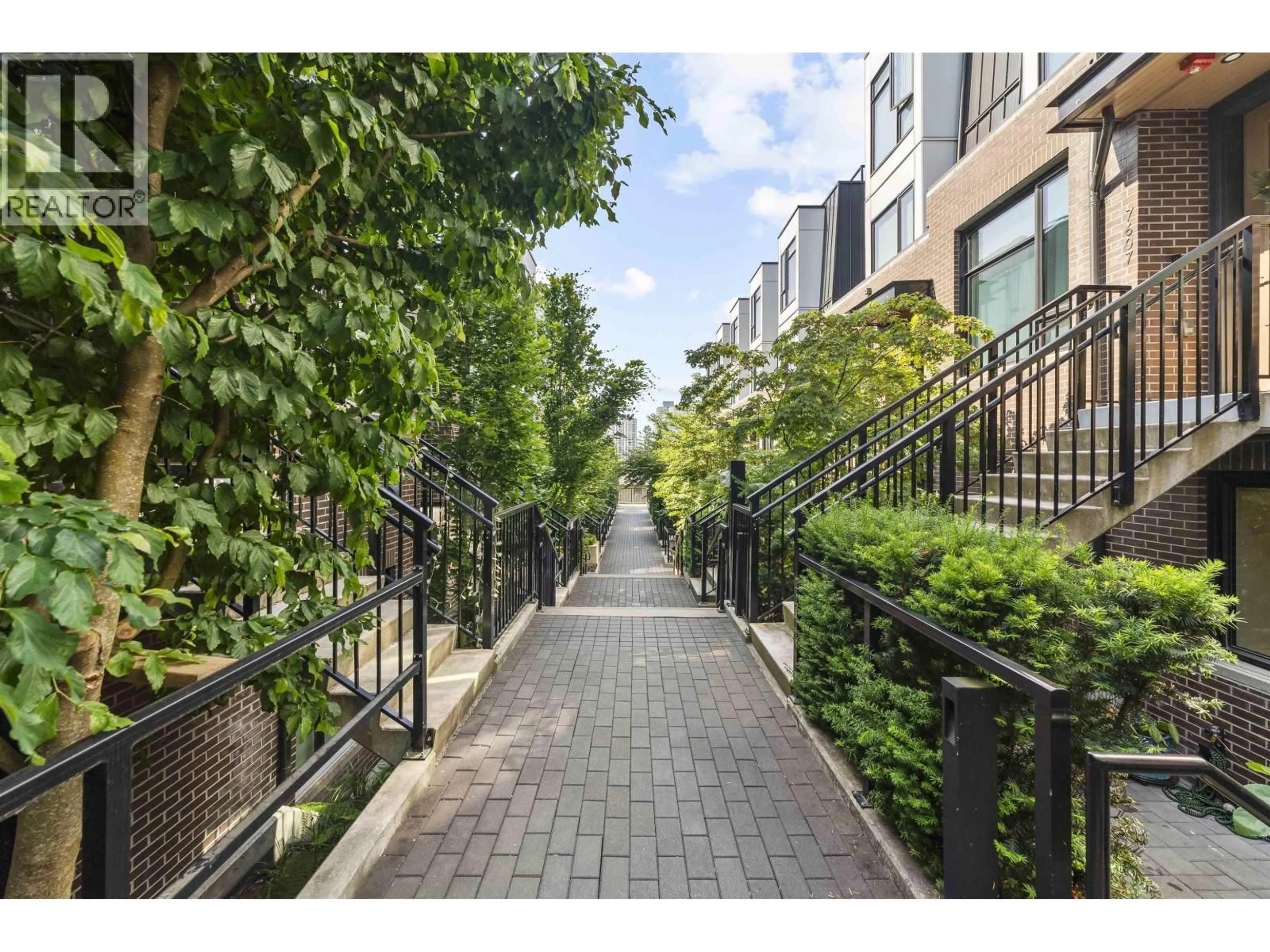 Patio, street for 7605 YUKON STREET, Vancouver British Columbia V5X2Y4