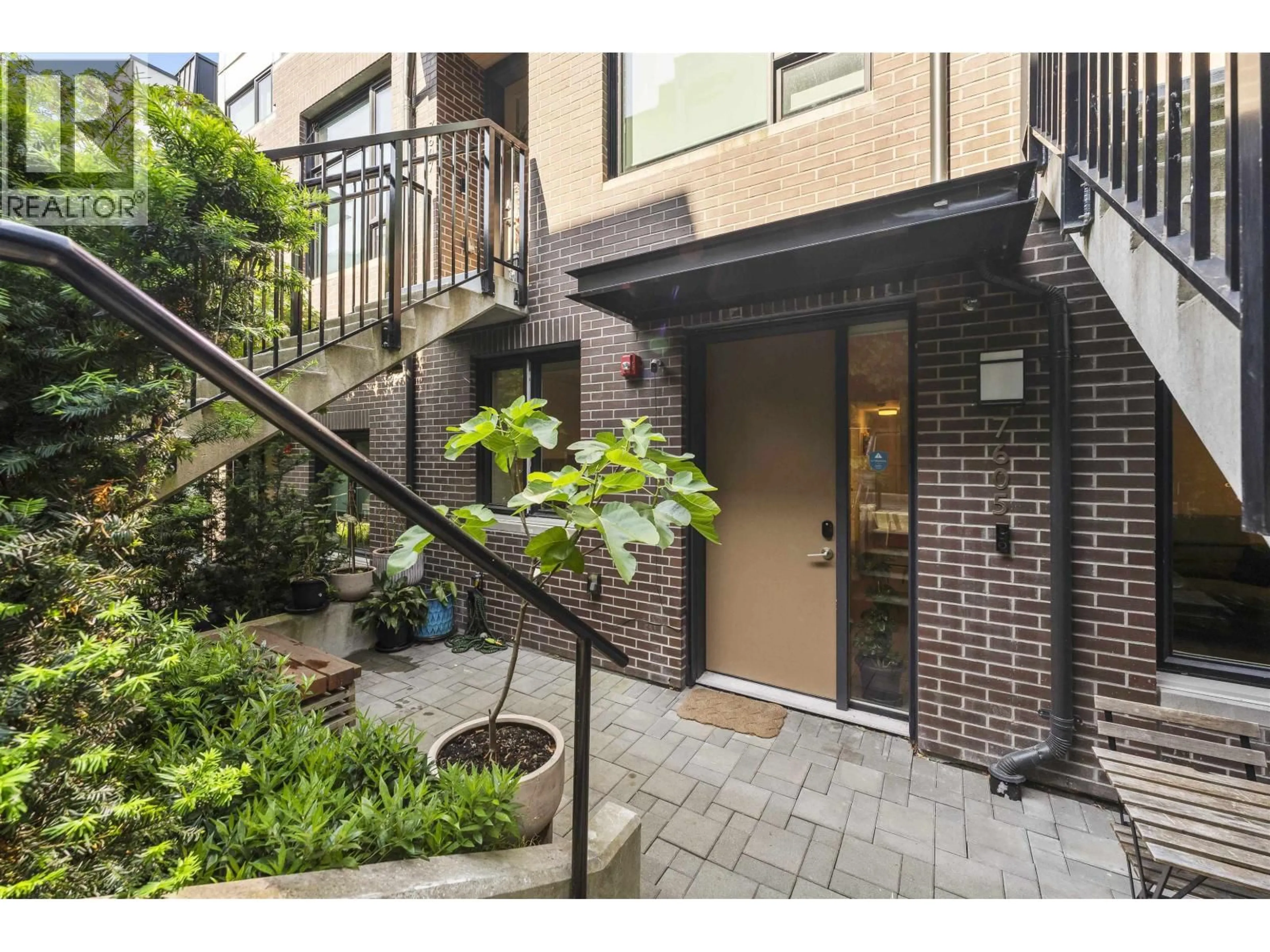 Patio, street for 7605 YUKON STREET, Vancouver British Columbia V5X2Y4