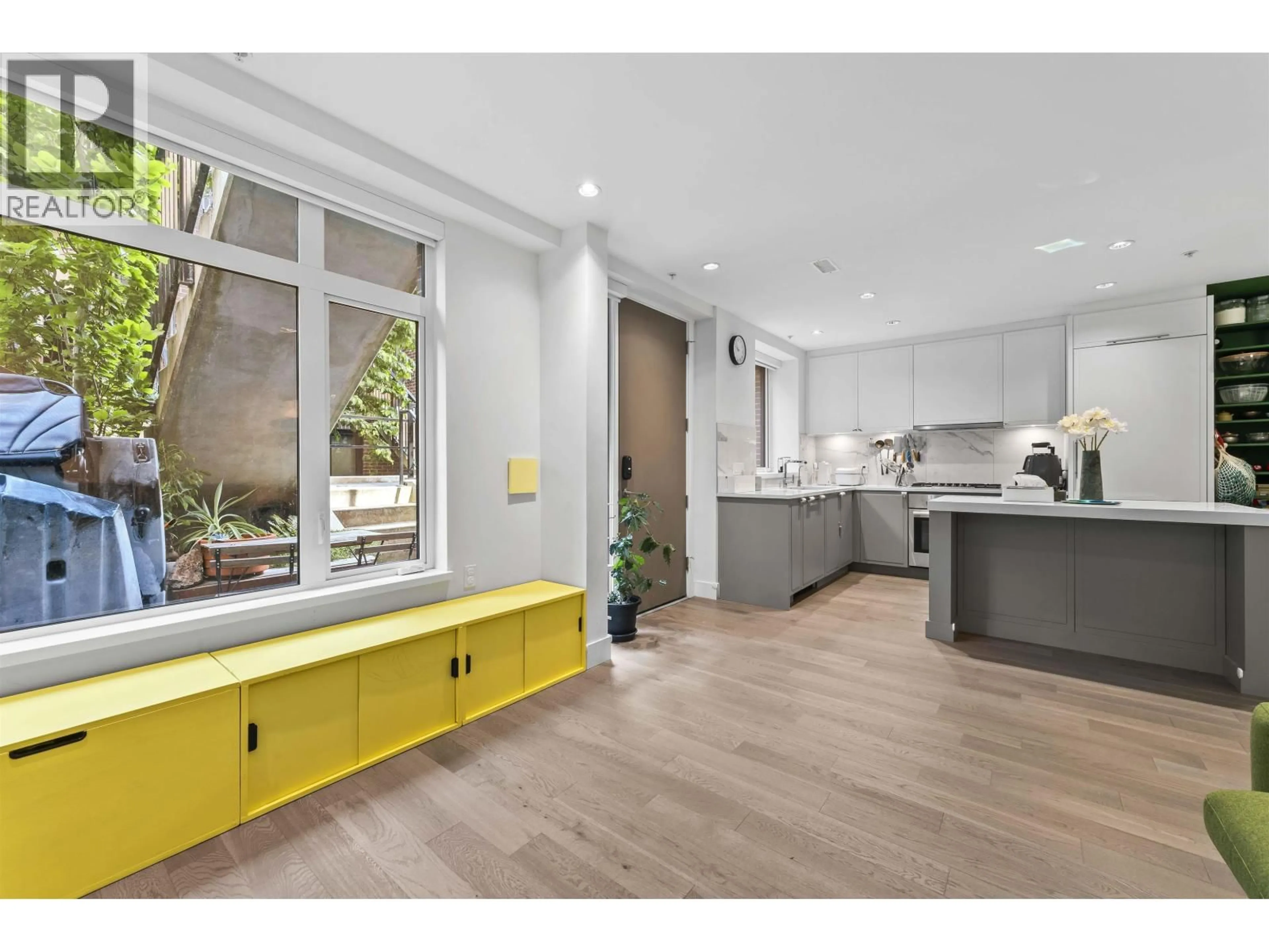 Open concept kitchen, unknown for 7605 YUKON STREET, Vancouver British Columbia V5X2Y4