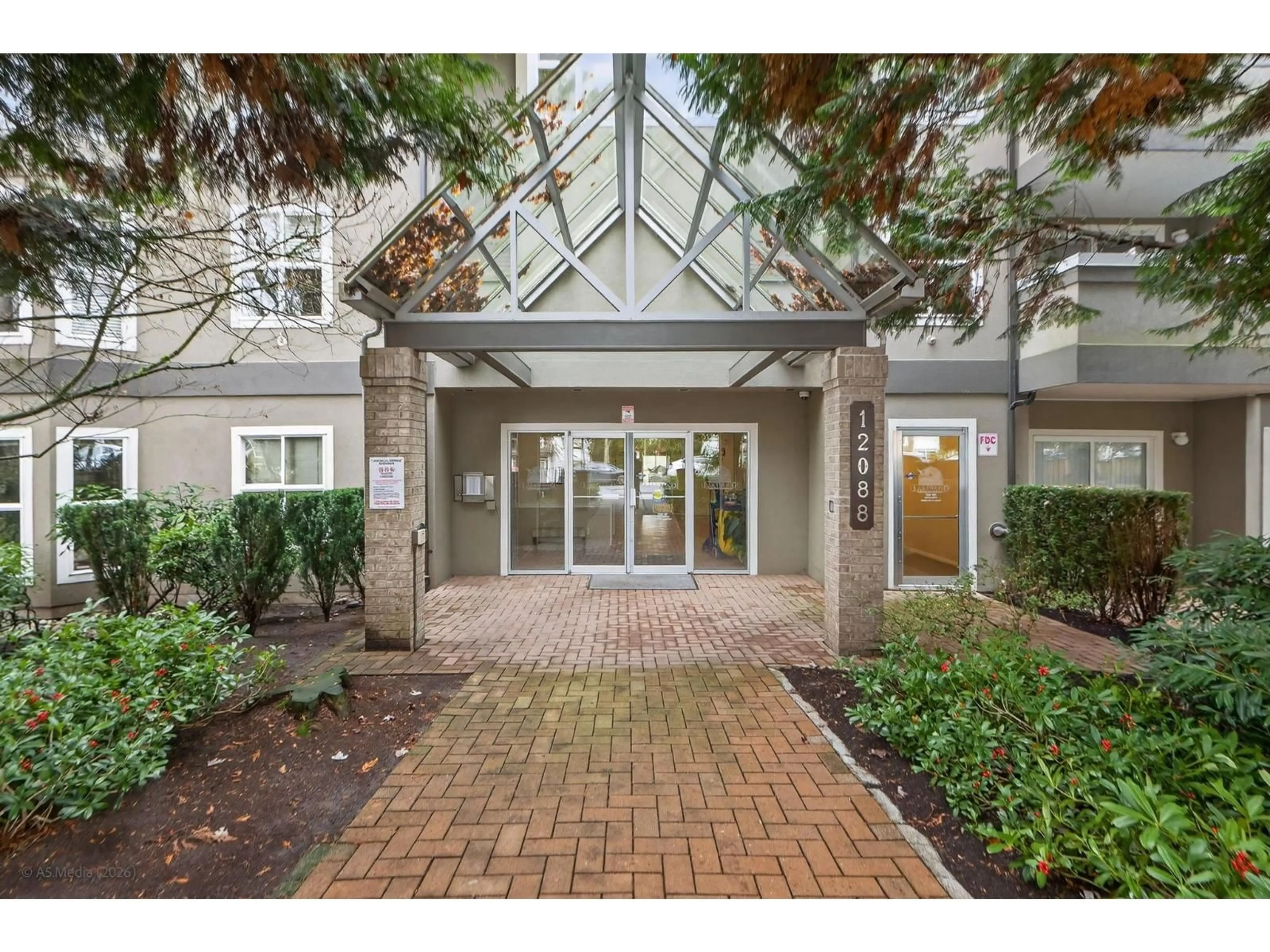 Indoor foyer for 214 - 12088 66 AVENUE STREET, Surrey British Columbia V3W1Z9
