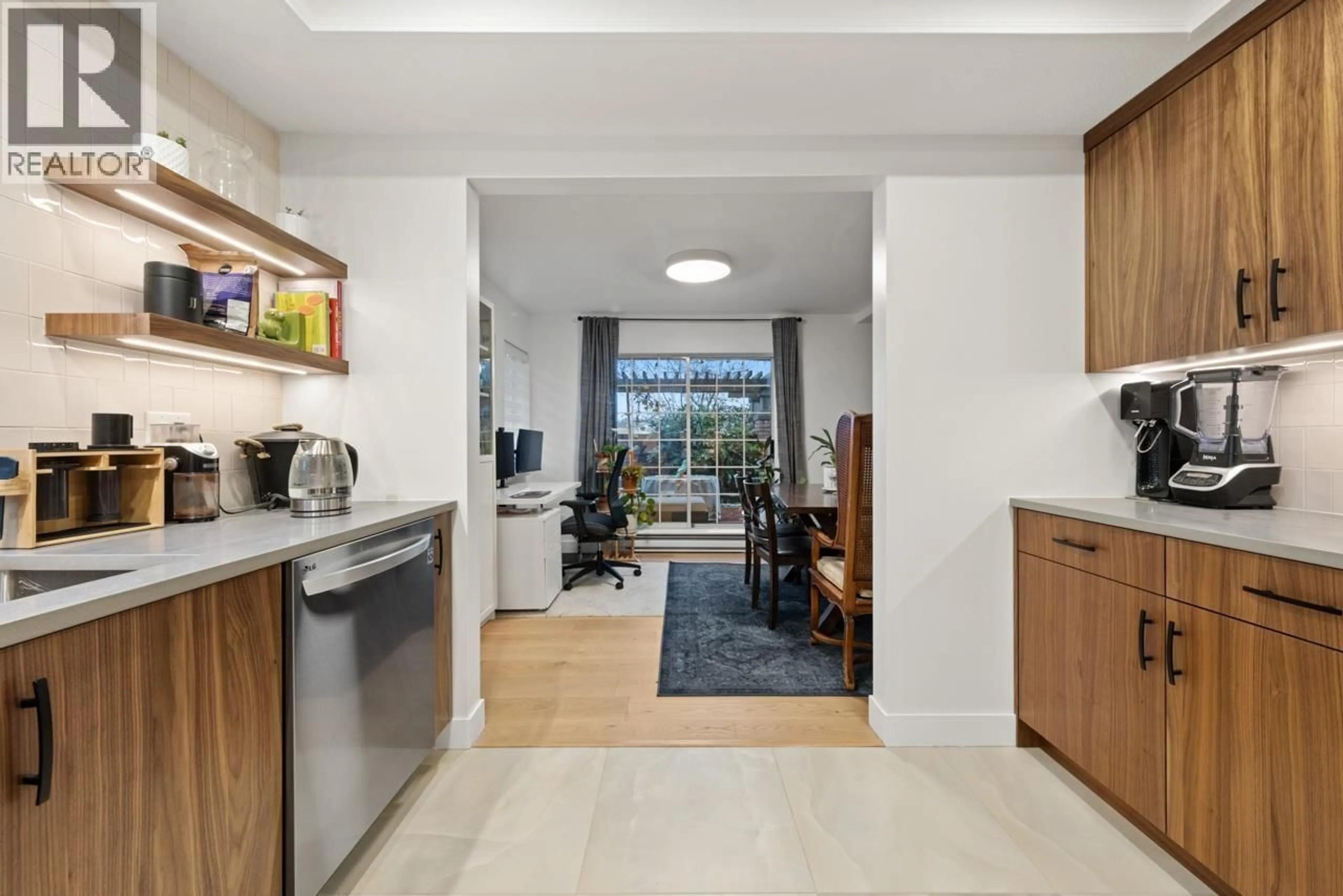 Unknown for 203 - 3401 CURLE AVENUE, Burnaby British Columbia V7S1M7