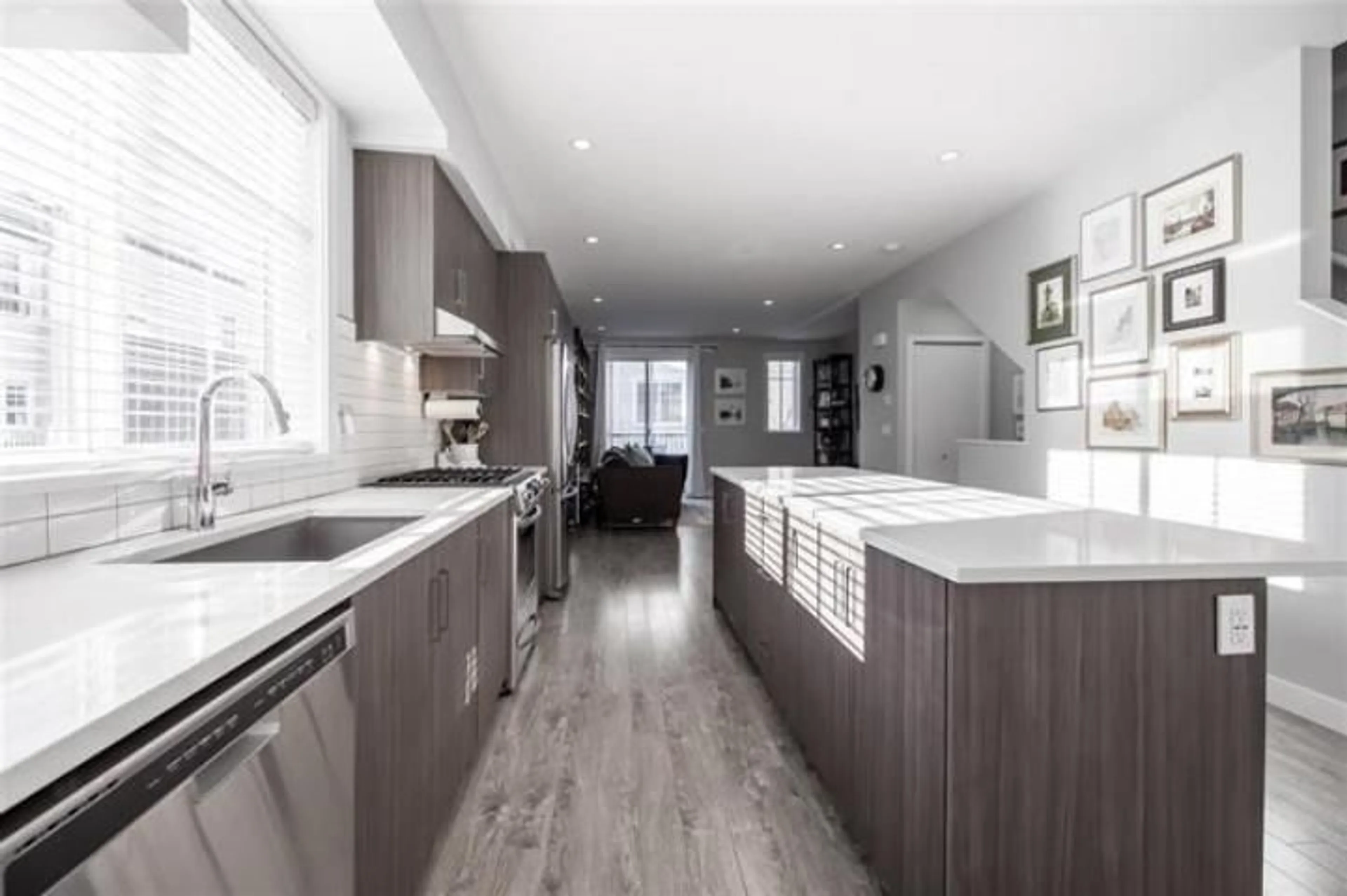 Contemporary kitchen, unknown for 8 - 15588 32 AVENUE, Surrey British Columbia V3Z0G3