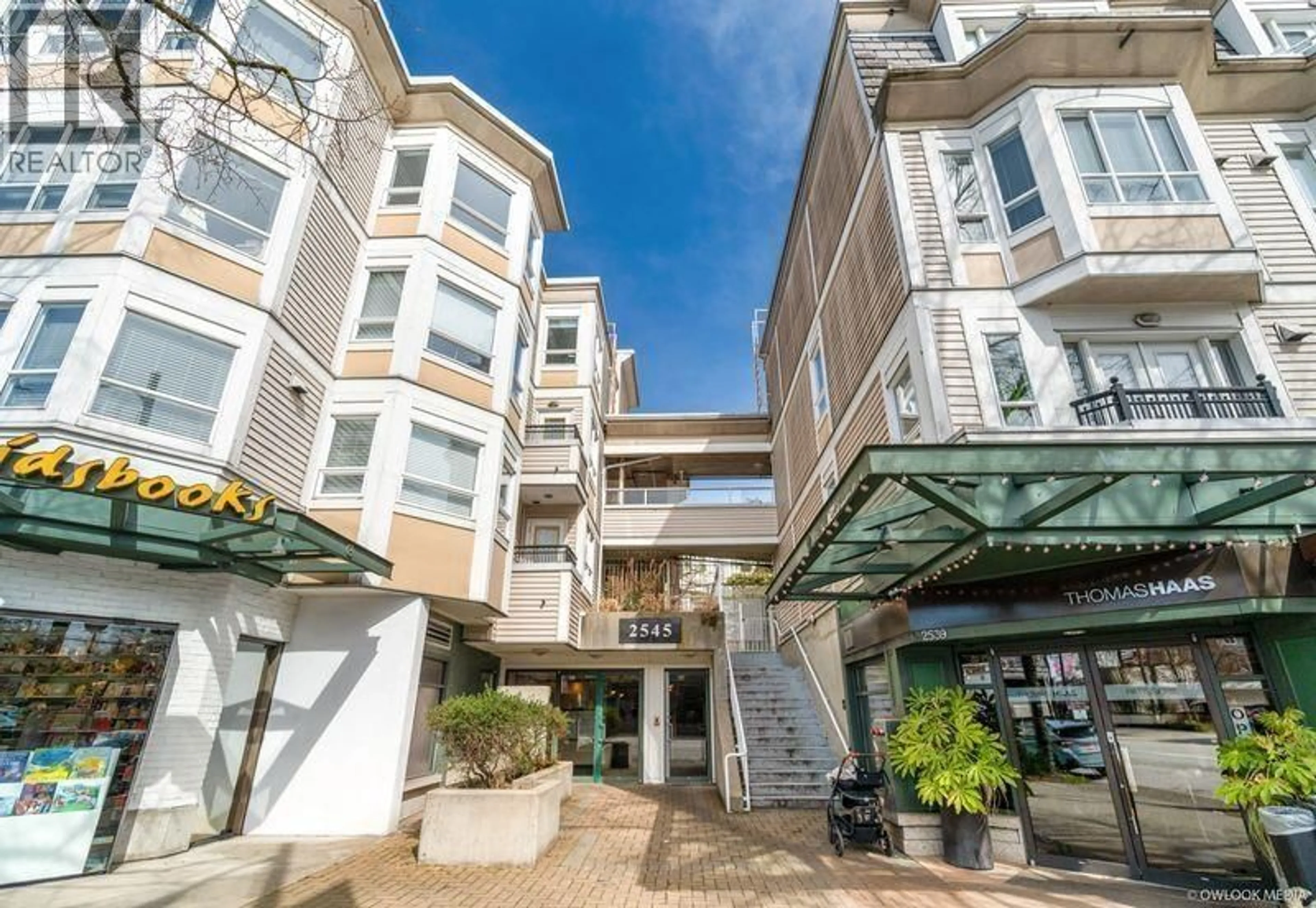 Patio, building for 307 - 2545 BROADWAY, Vancouver British Columbia V6K2E9