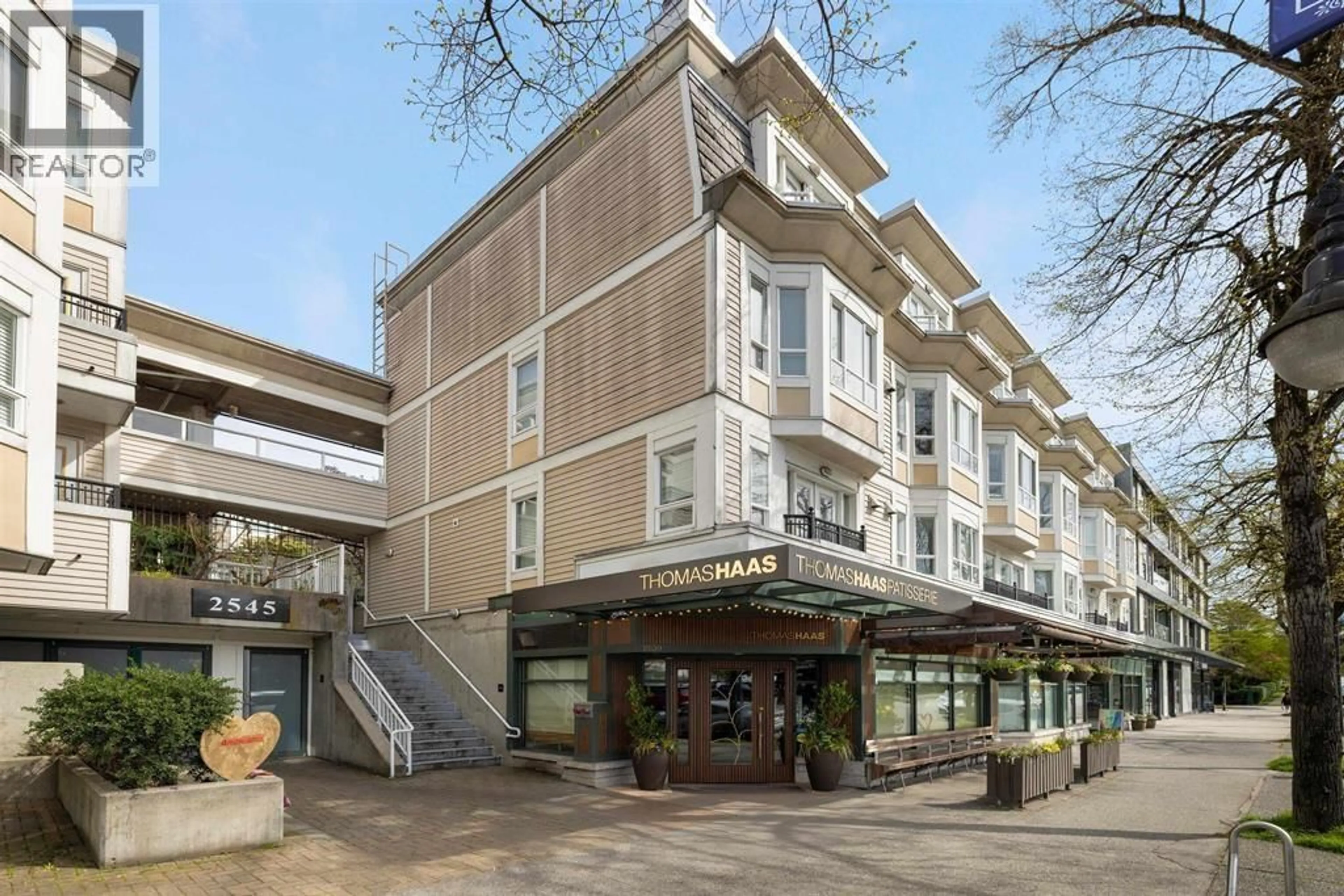 Patio, building for 307 - 2545 BROADWAY, Vancouver British Columbia V6K2E9