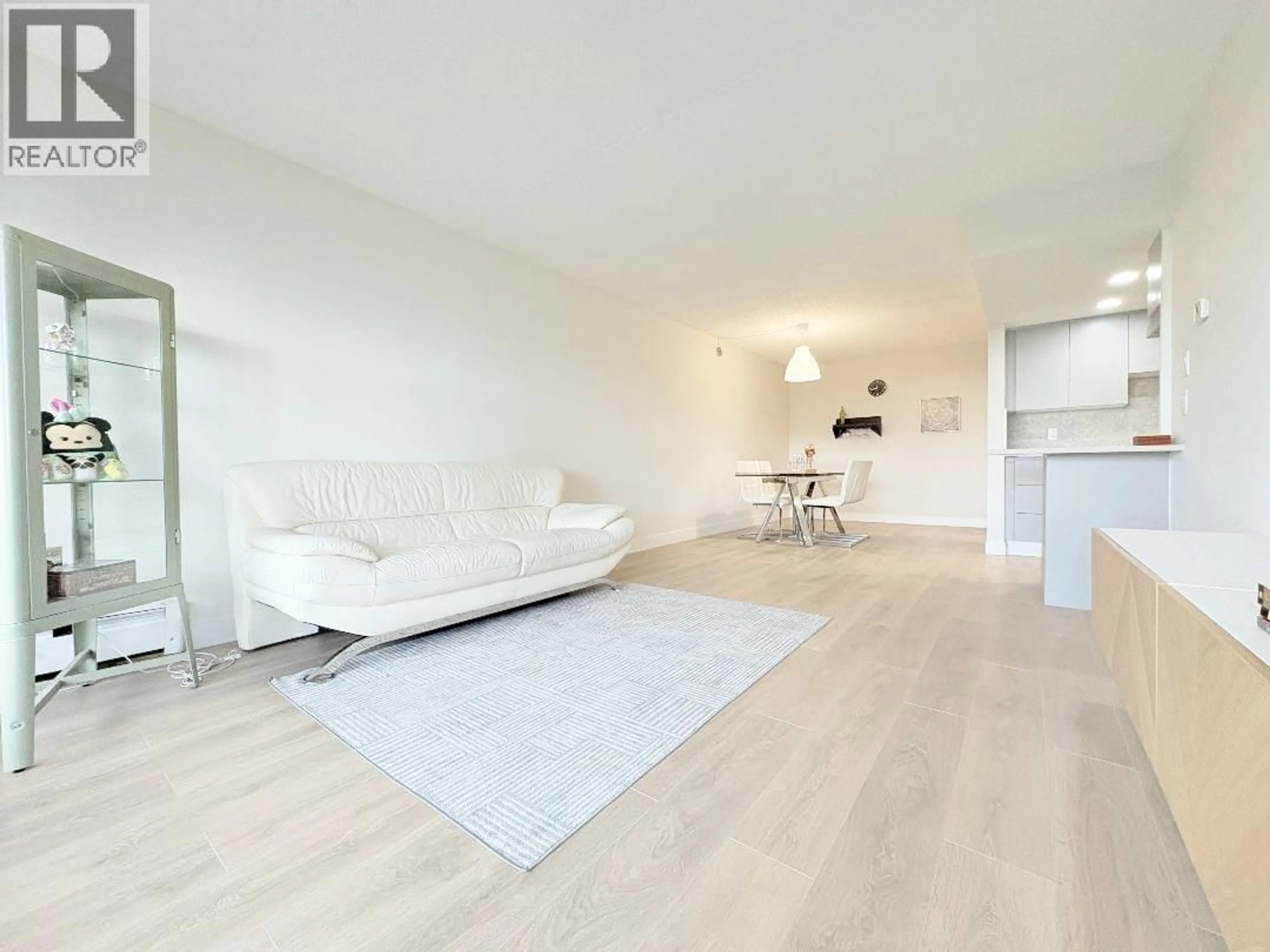 Living room with furniture, unknown for 1006 - 4194 MAYWOOD STREET, Burnaby British Columbia V5H4E9