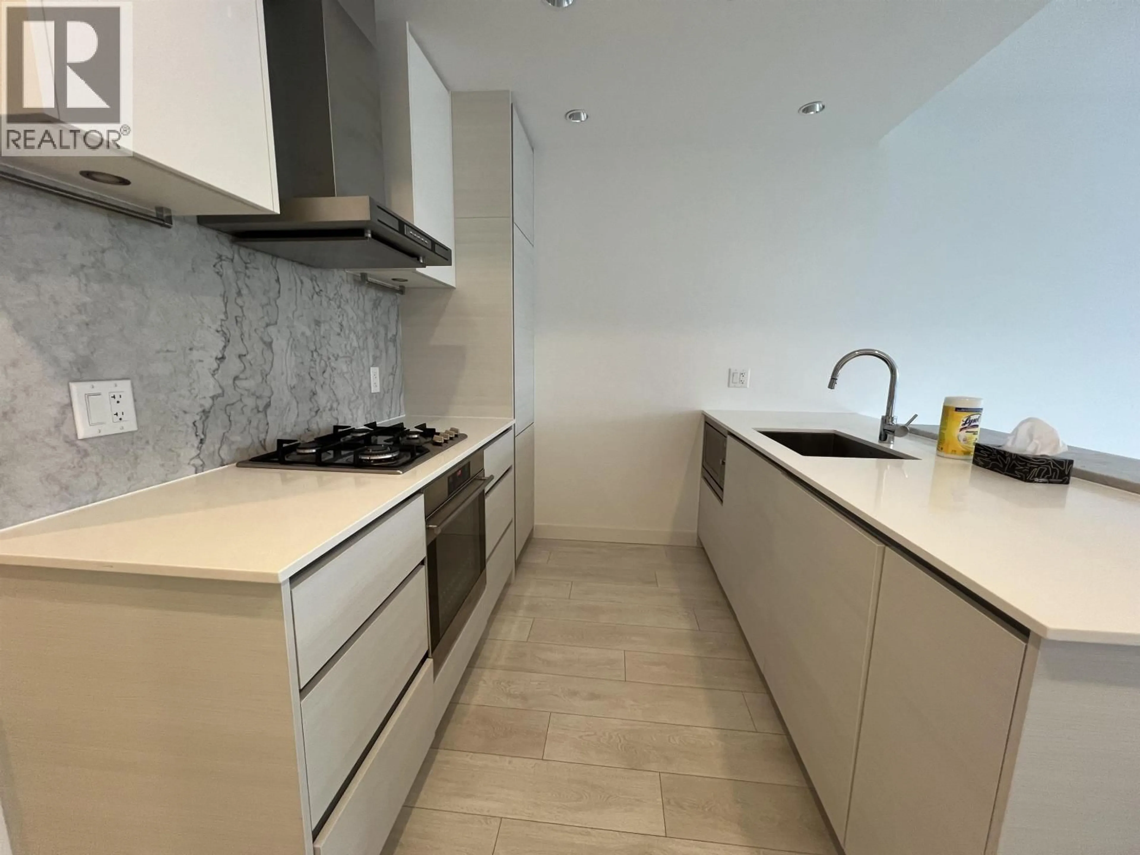 Standard kitchen, unknown for 3801 - 6098 STATION STREET, Burnaby British Columbia V5H0H4