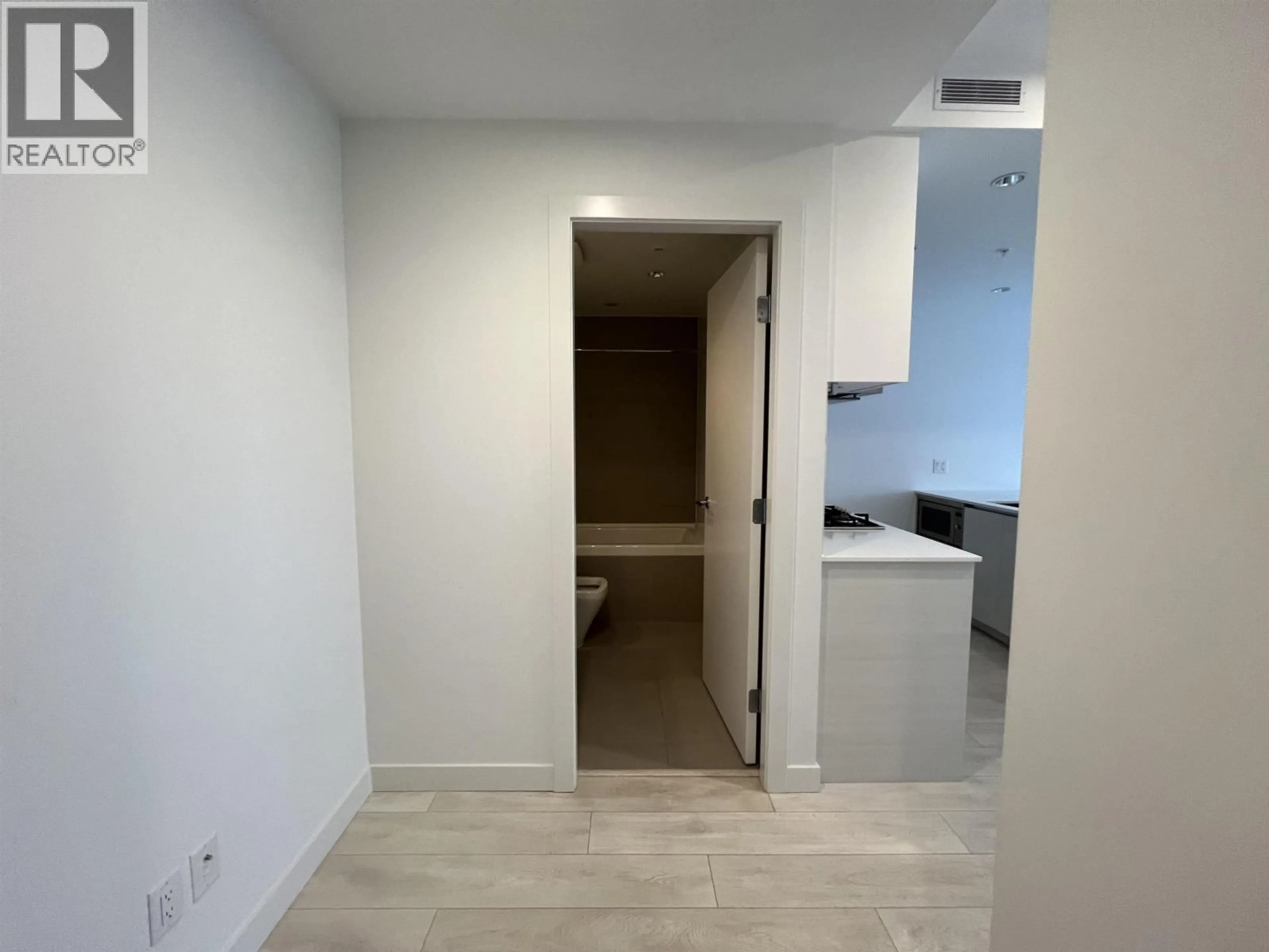 A pic of a room for 3801 - 6098 STATION STREET, Burnaby British Columbia V5H0H4