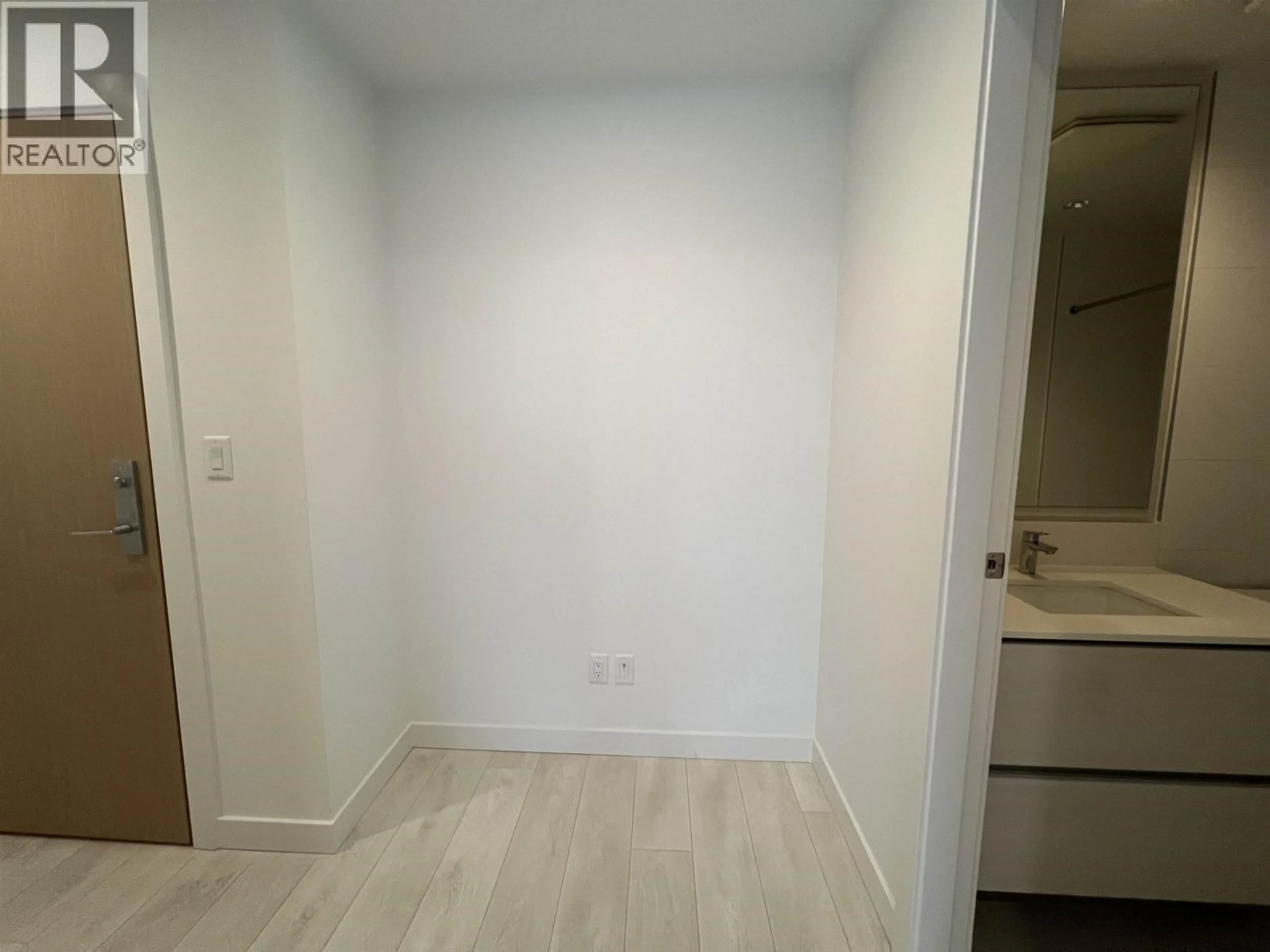 A pic of a room for 3801 - 6098 STATION STREET, Burnaby British Columbia V5H0H4