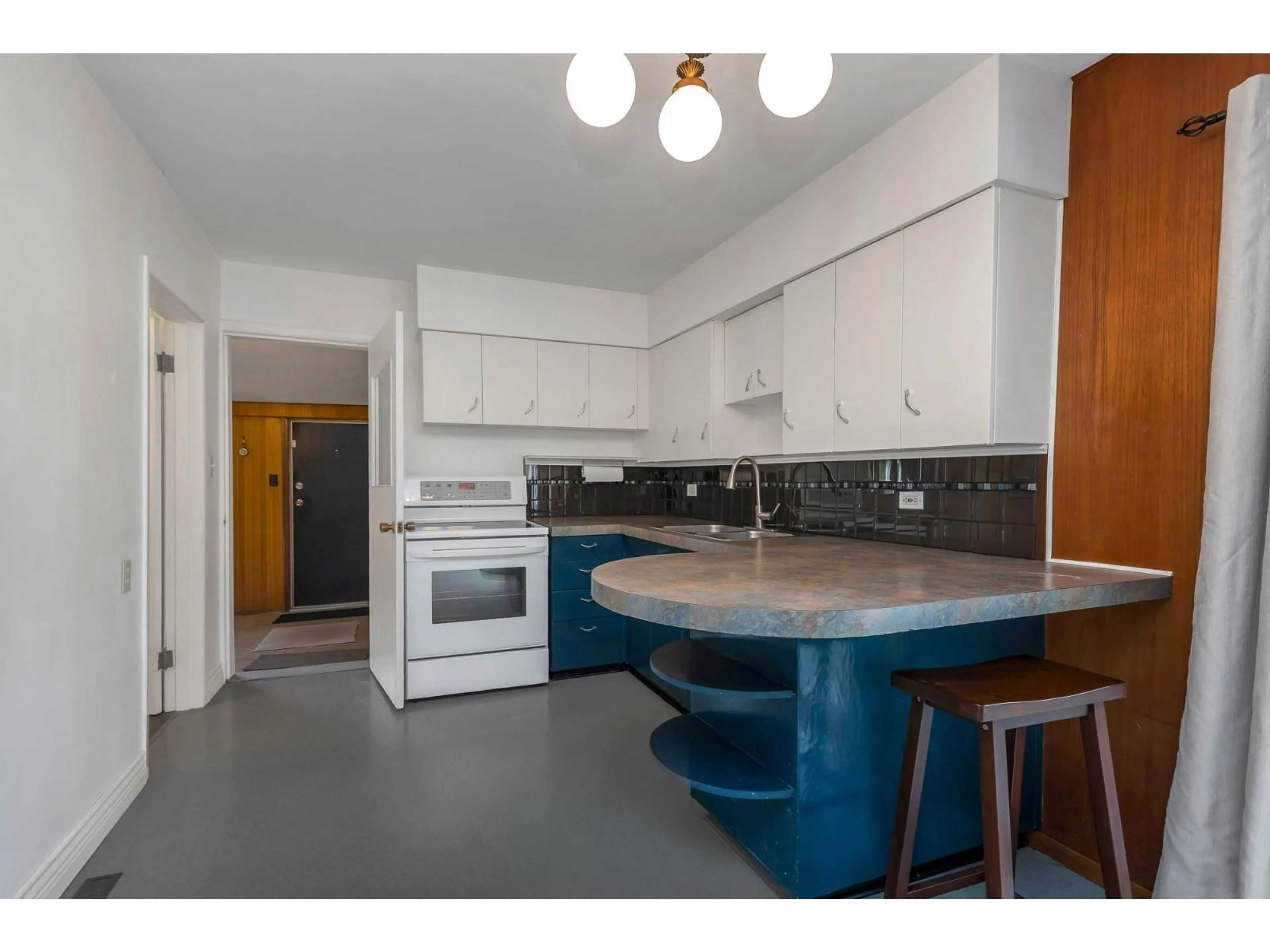 Standard kitchen, unknown for 32828 12 AVENUE, Mission British Columbia V2V2M6
