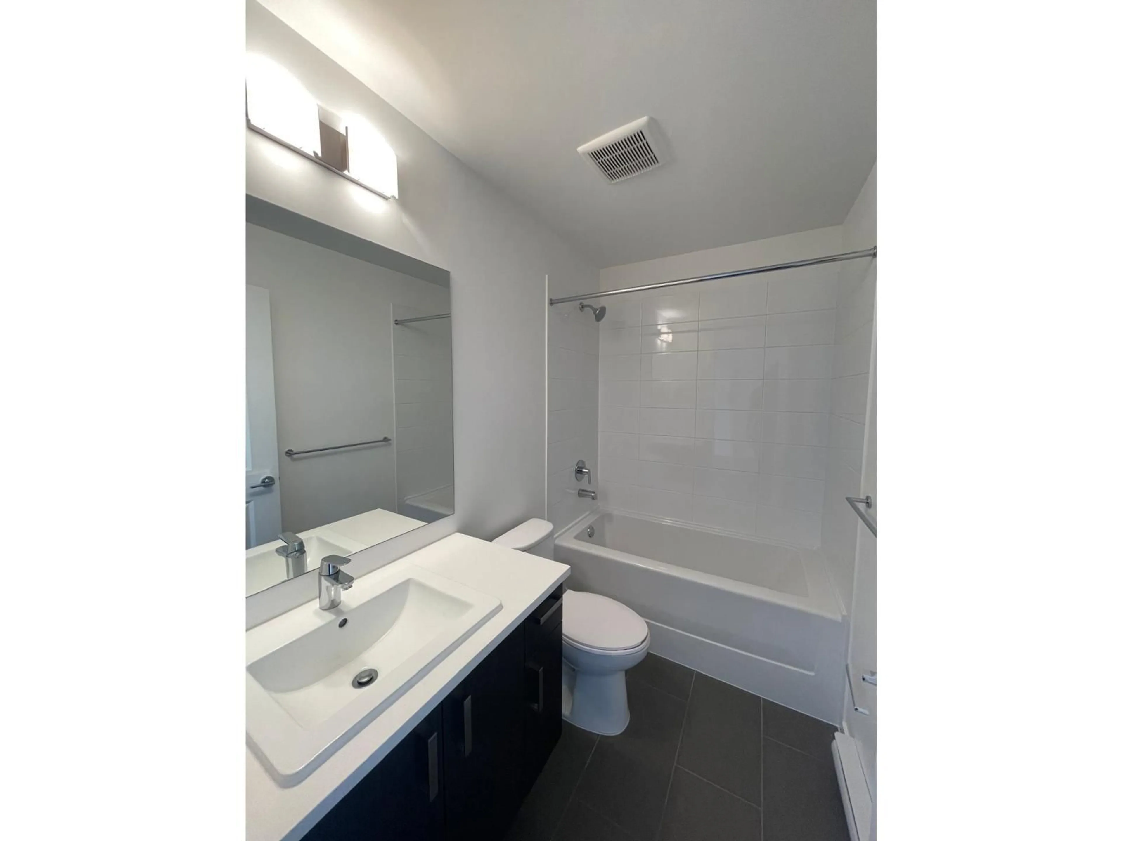 Standard bathroom, unknown for 609 - 15815 85 AVENUE, Surrey British Columbia V4N6X5
