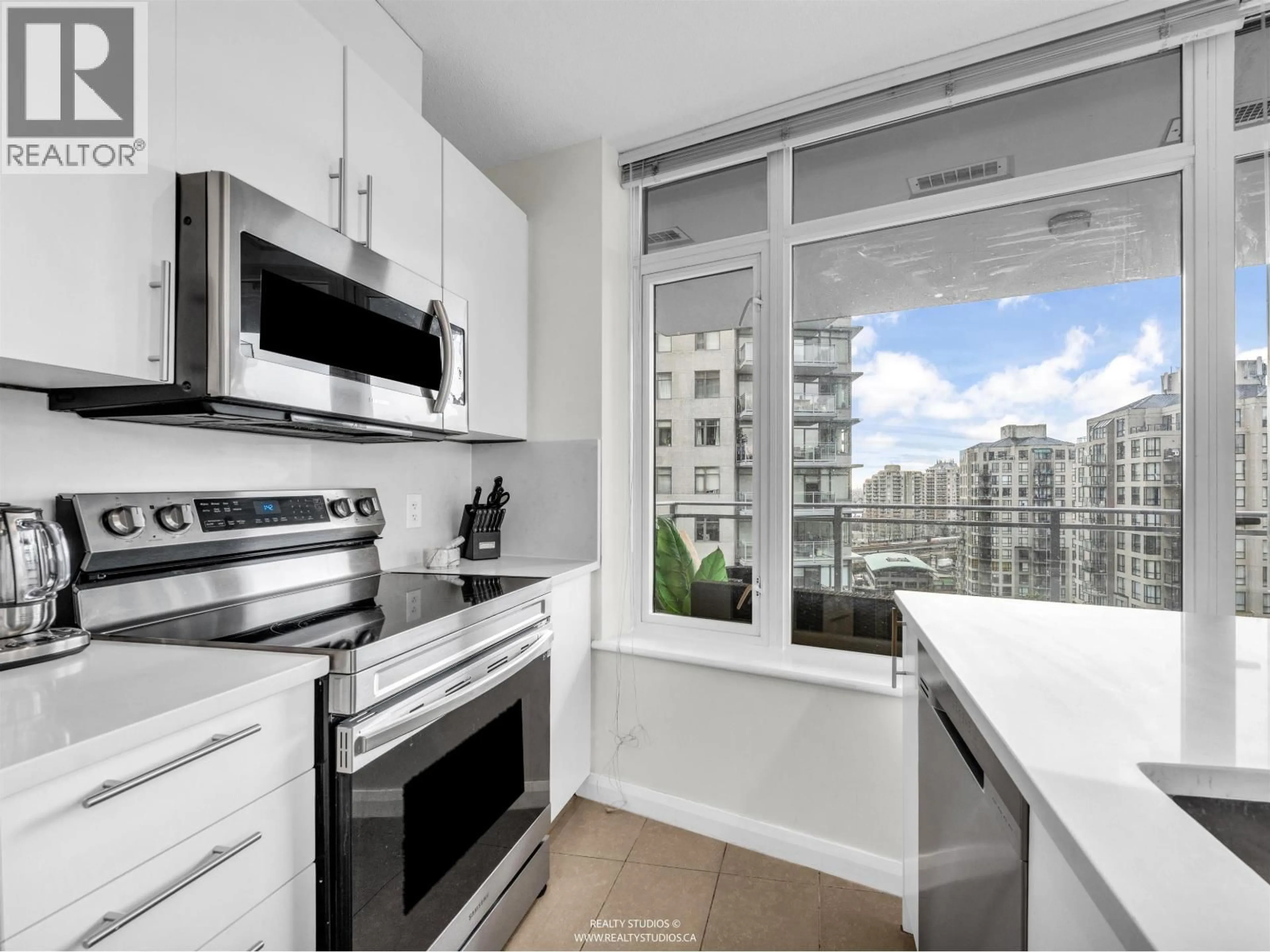 Standard kitchen, unknown for 1608 - 888 CARNARVON ST STREET, New Westminster British Columbia V3M0C6