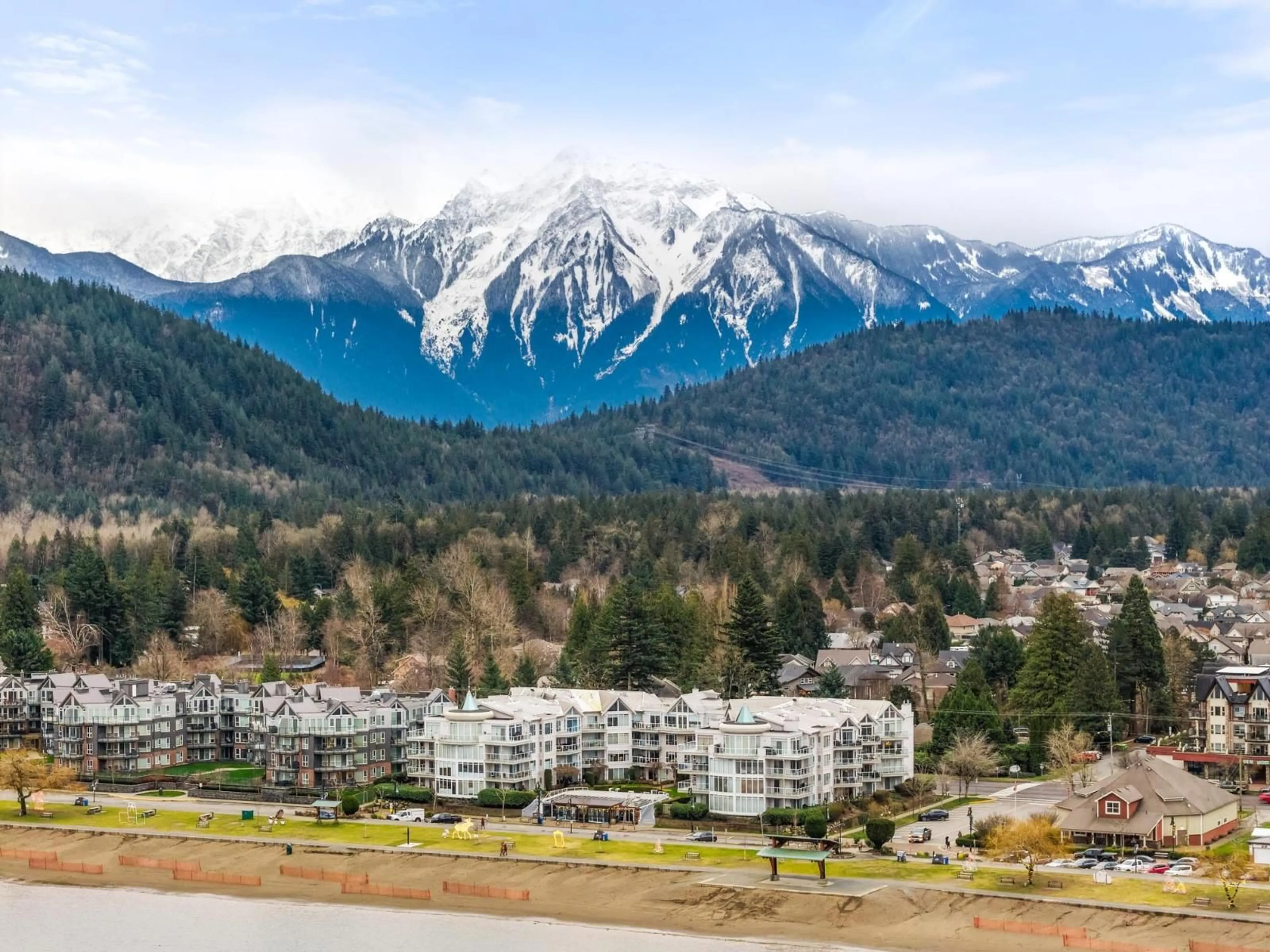 Blurry image for 309 - 328 ESPLANADE AVENUE, Harrison Hot Springs British Columbia V0M1K0