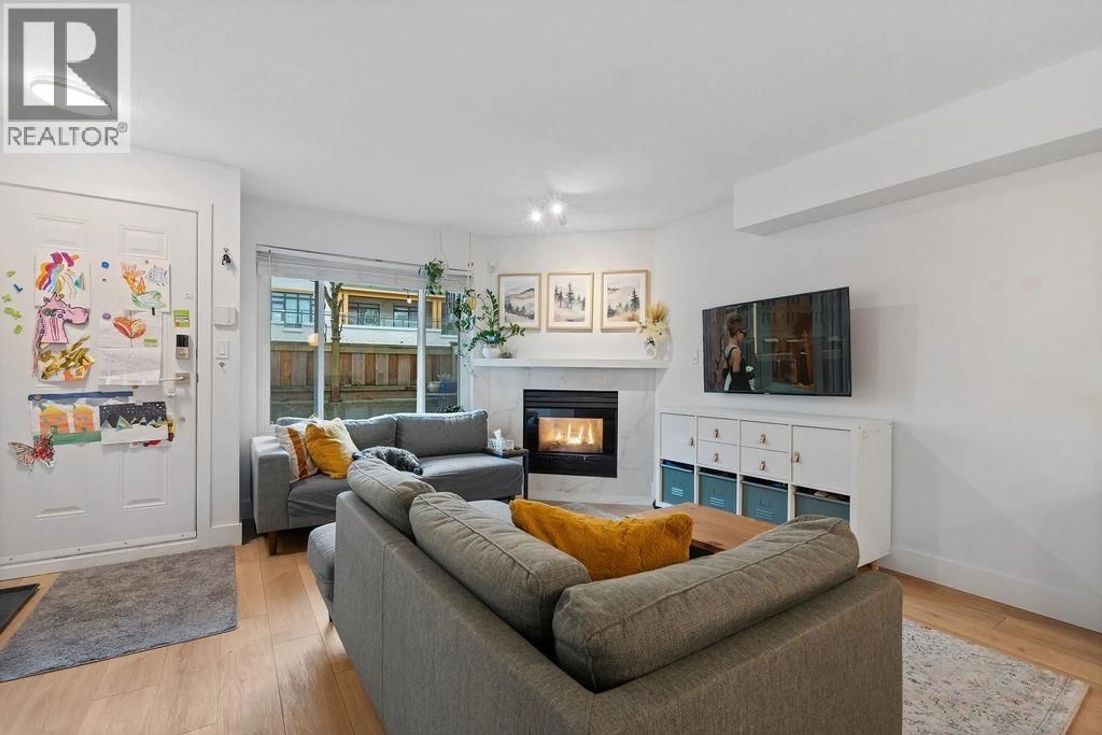 Living room with furniture, unknown for 110 - 3978 ALBERT STREET, Burnaby British Columbia V5C2E1