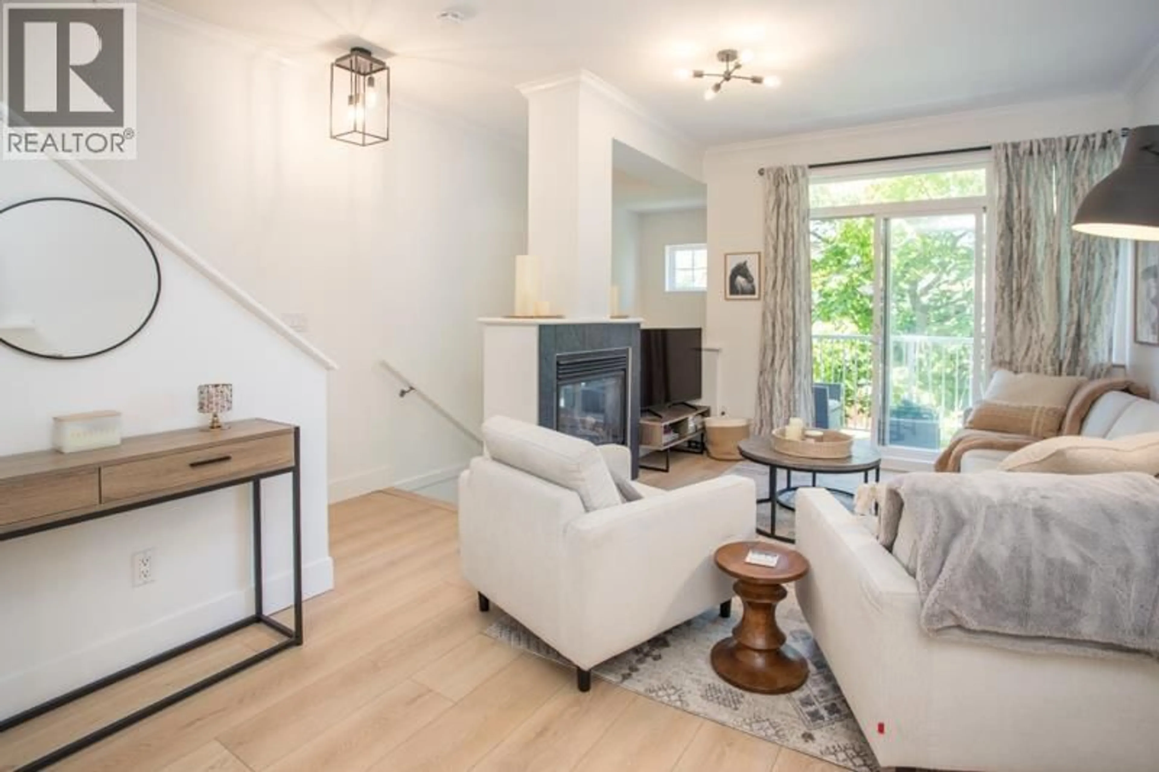 Living room with furniture, wood/laminate floor for 64 - 6300 LONDON ROAD, Richmond British Columbia V7E6V6