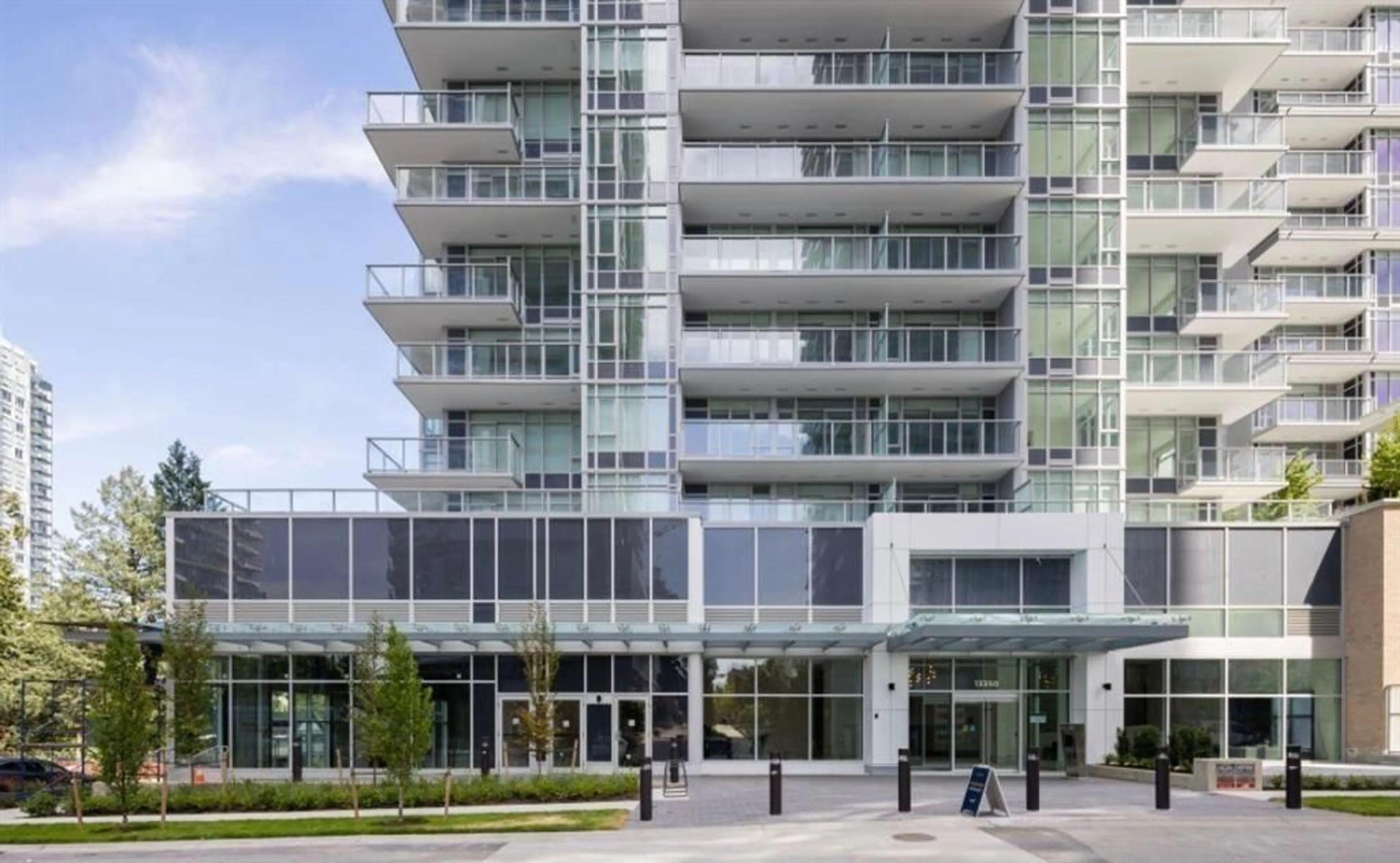 Indoor foyer for 3211 - 13350 CENTRAL AVENUE, Surrey British Columbia V3T0S1