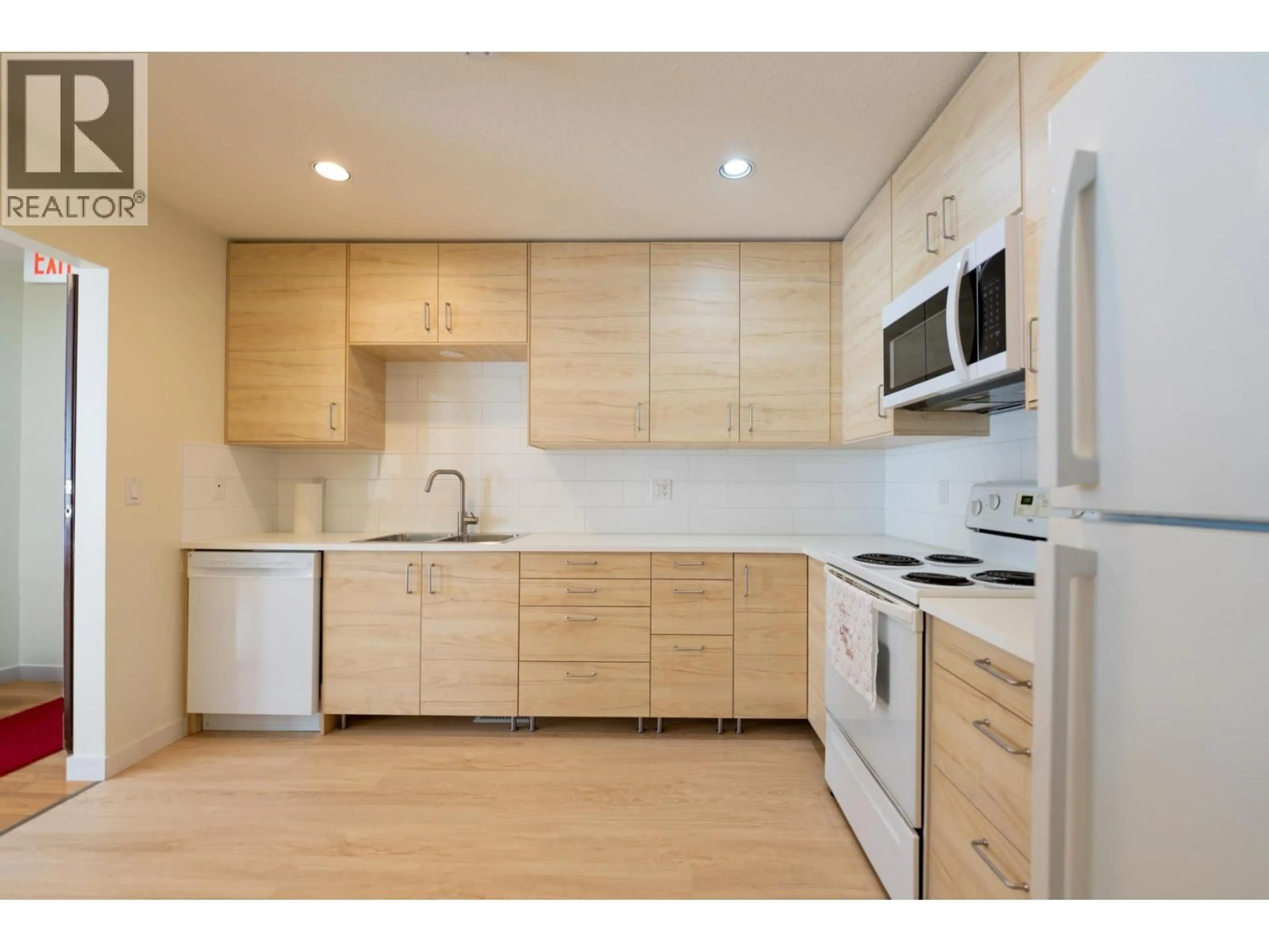 Standard kitchen, wood/laminate floor for 773 PRAIRIE AVENUE, Port Coquitlam British Columbia V3B1R9