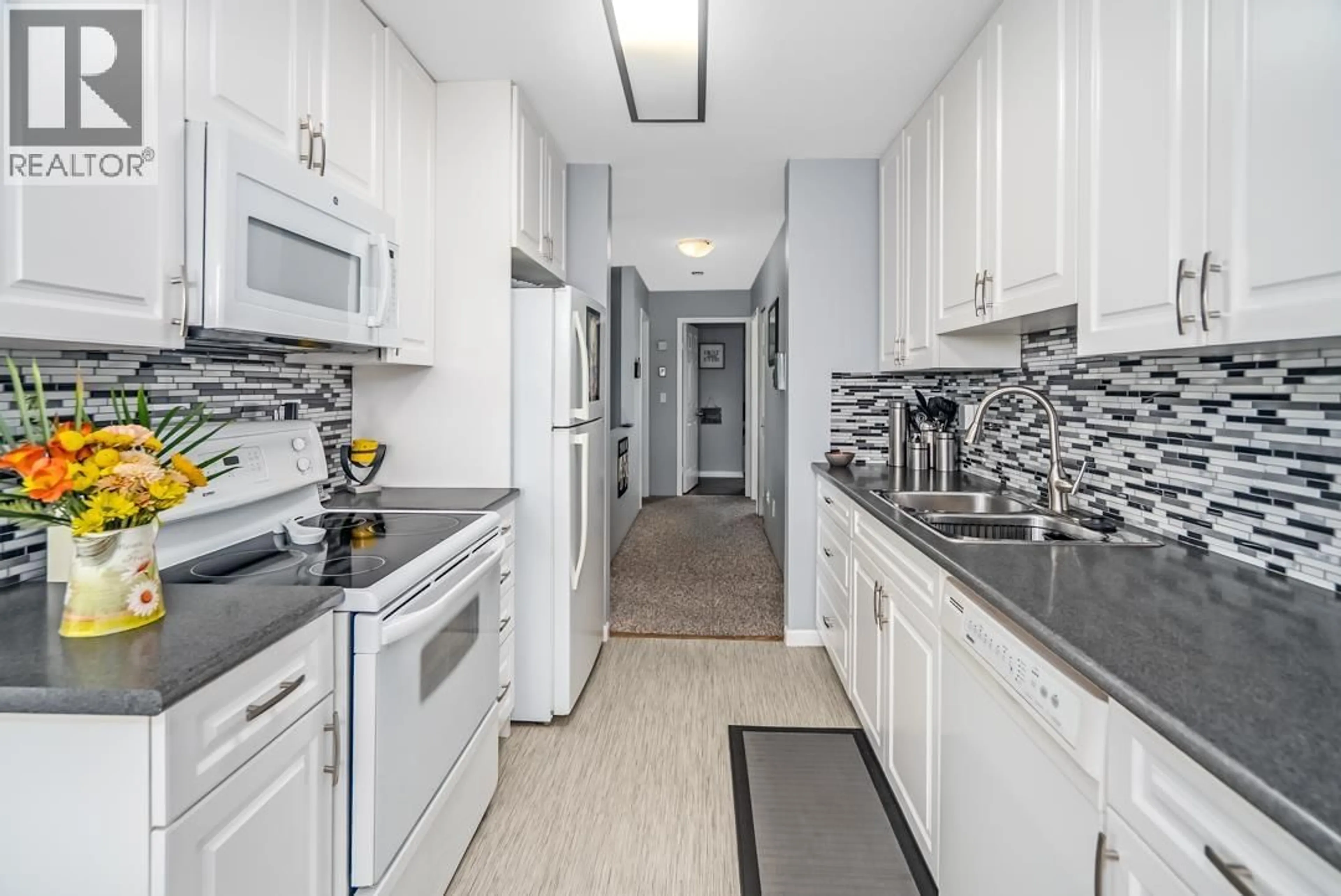 Standard kitchen, ceramic/tile floor for 12 - 20554 118 AVENUE, Maple Ridge British Columbia V2X0S3