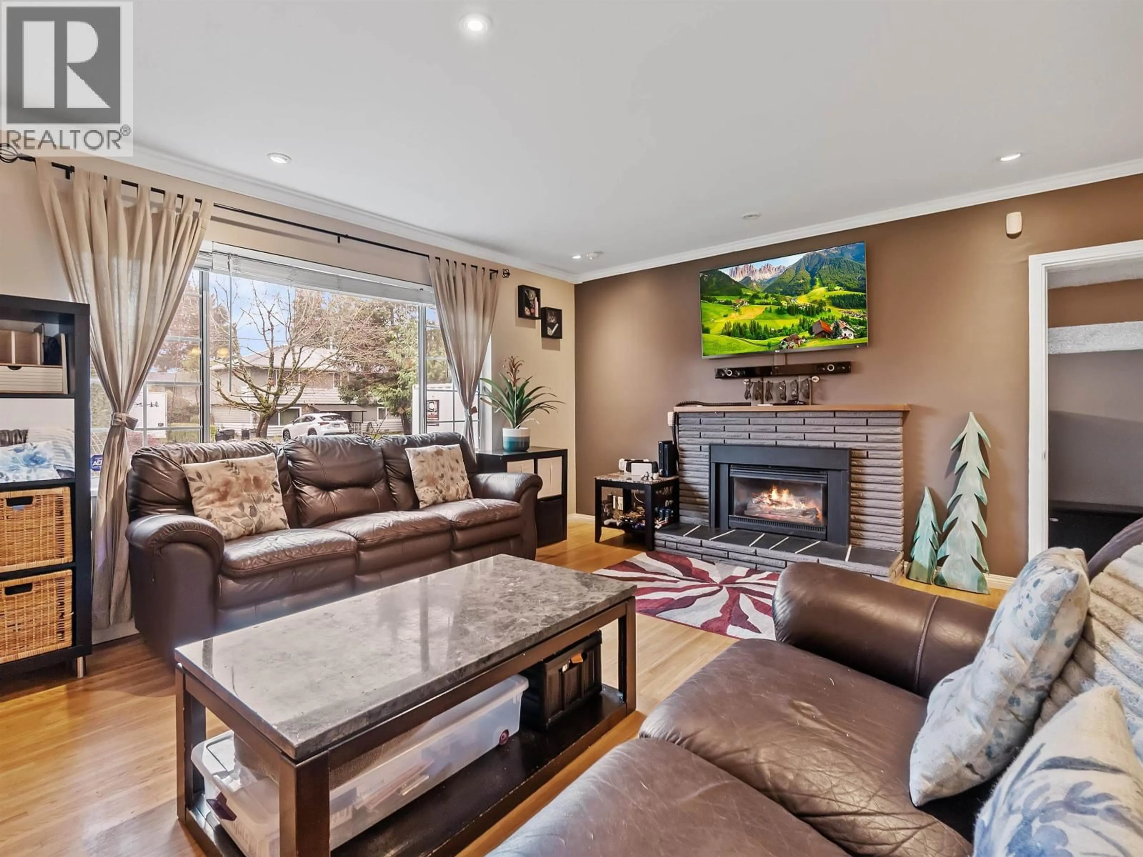 Living room with furniture, wood/laminate floor for 4921 44A AVENUE, Delta British Columbia V4K1E6