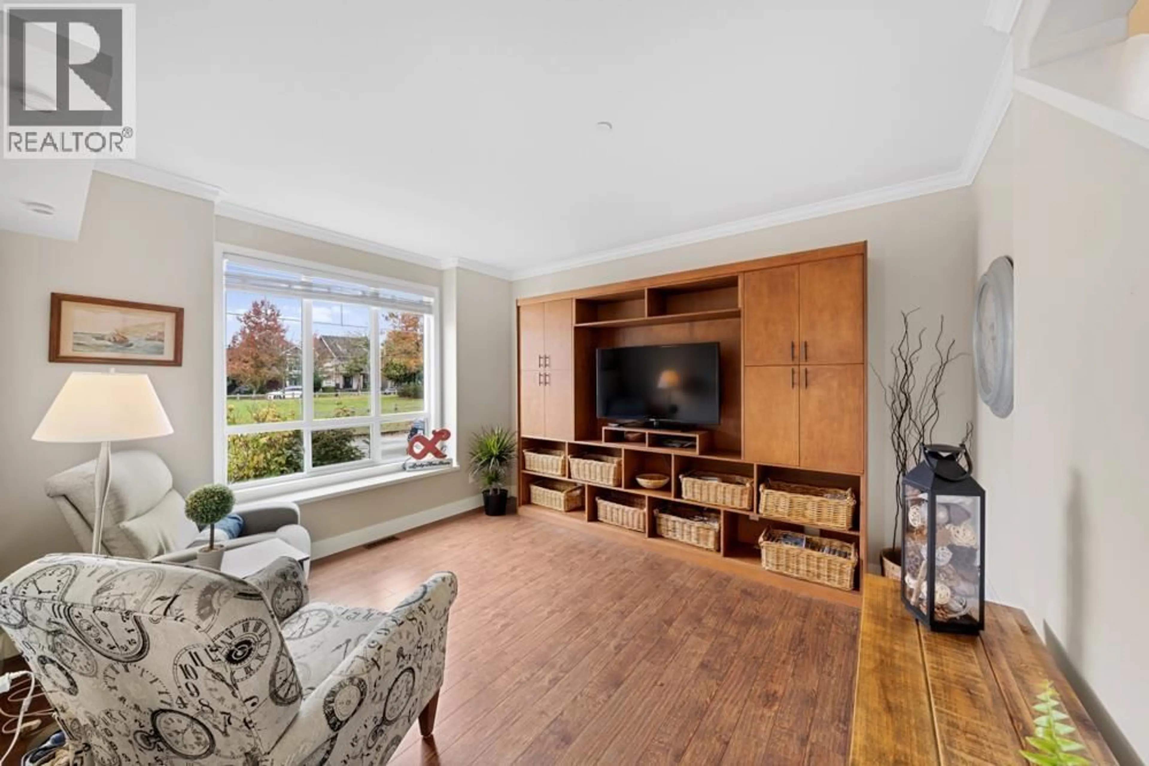 Living room with furniture, wood/laminate floor for 11100 CALLAGHAN CLOSE, Pitt Meadows British Columbia V3Y0B2