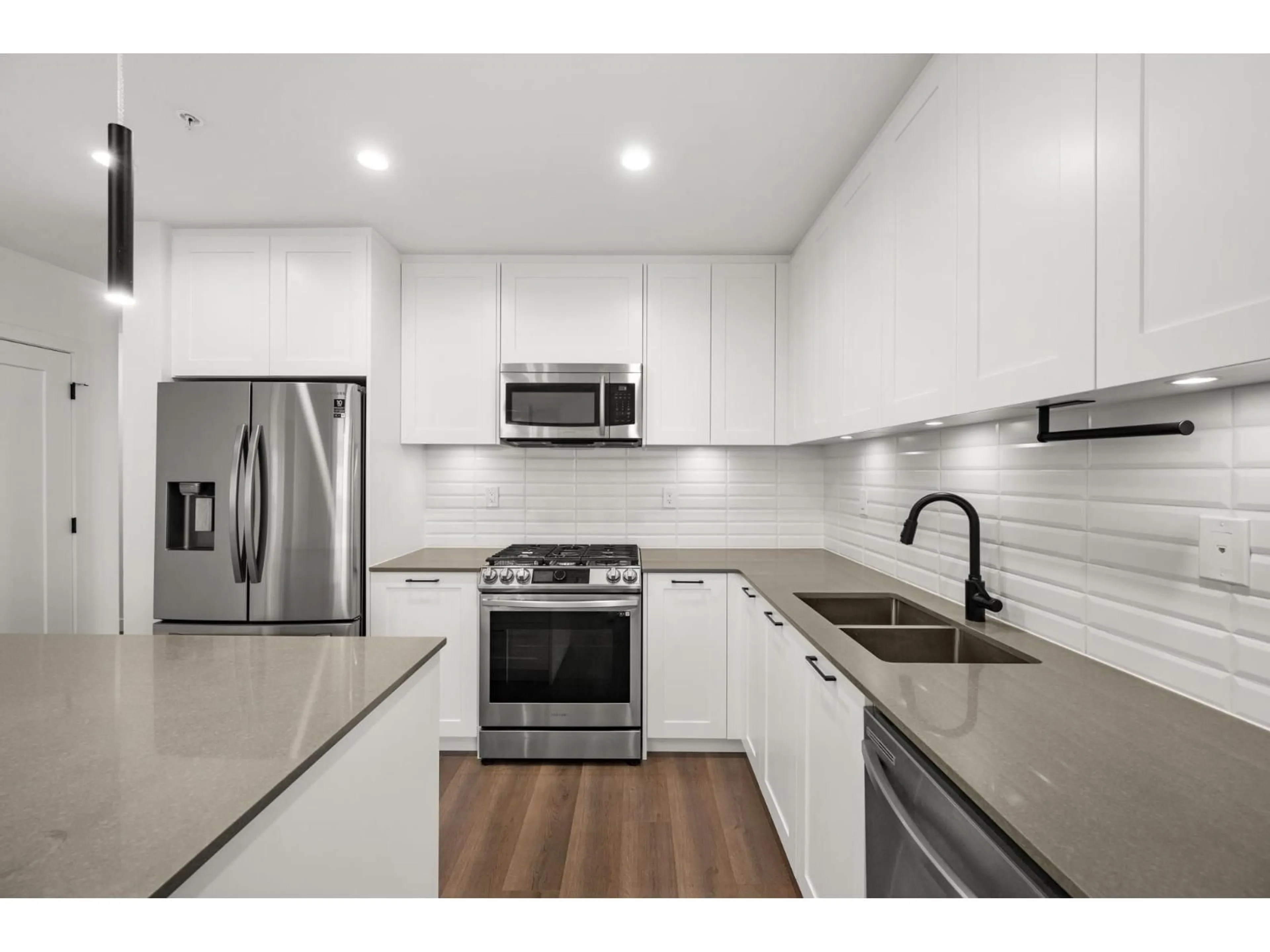 Standard kitchen, unknown for 403 - 20052 83A AVENUE, Langley British Columbia V2Y3P4