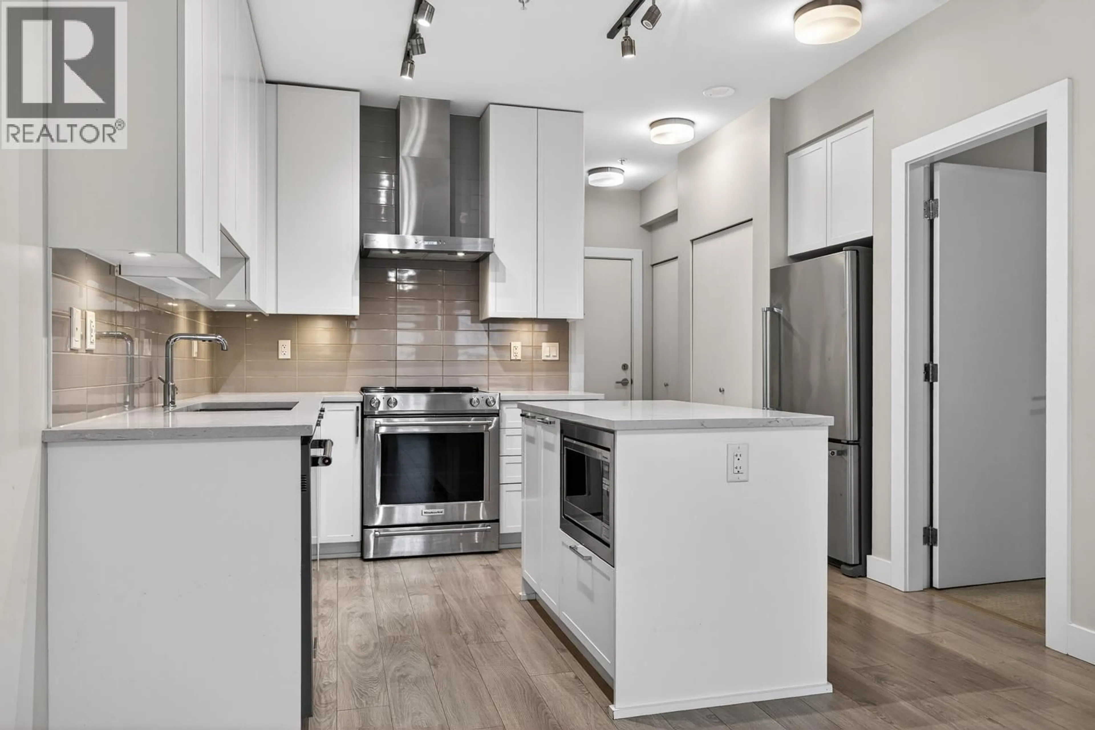 Open concept kitchen, unknown for 303 - 1728 GILMORE AVENUE, Burnaby British Columbia V5C0L3