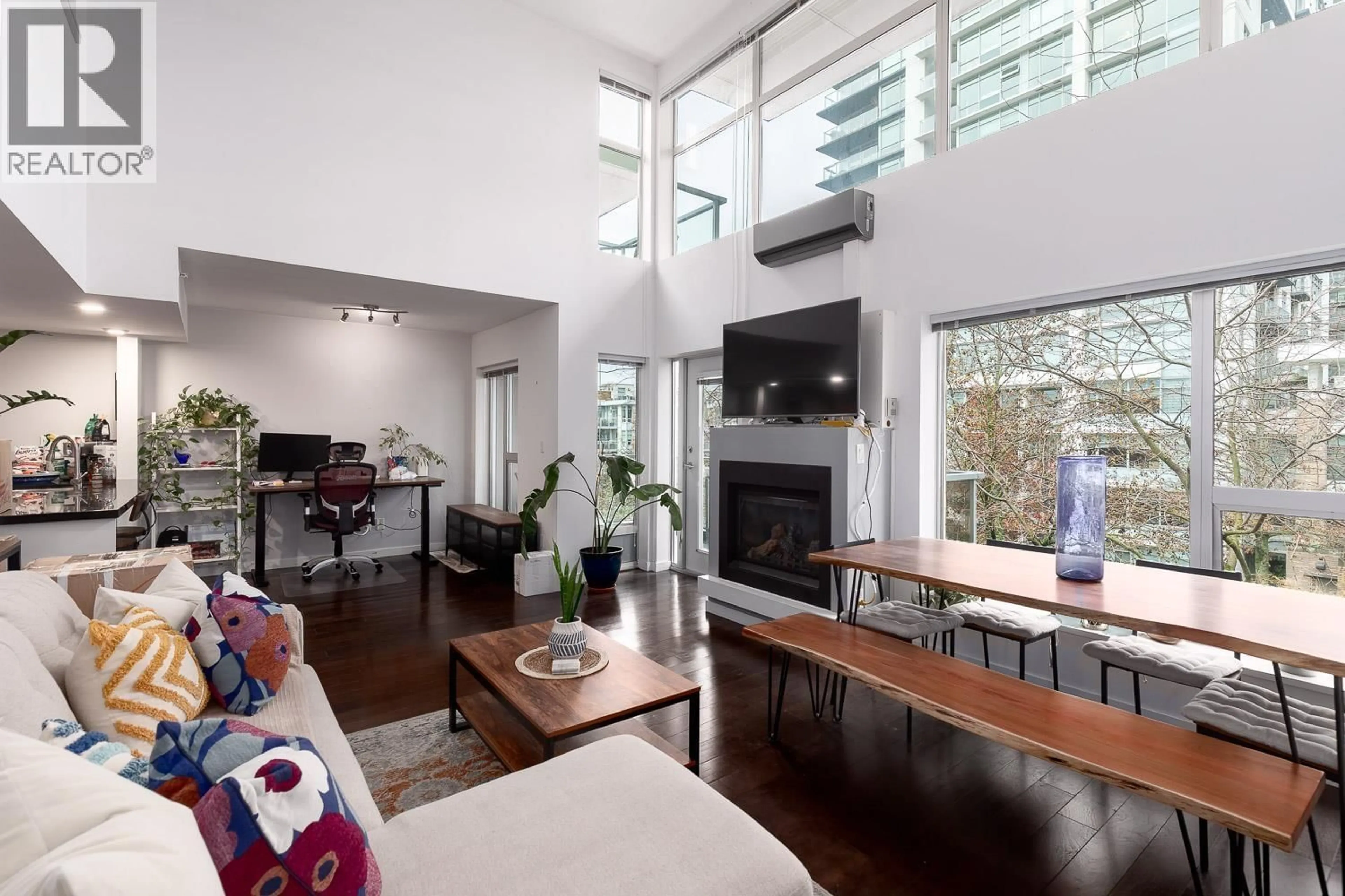 Living room with furniture, unknown for PH7 - 1288 CHESTERFIELD AVENUE, North Vancouver British Columbia V7M0B1