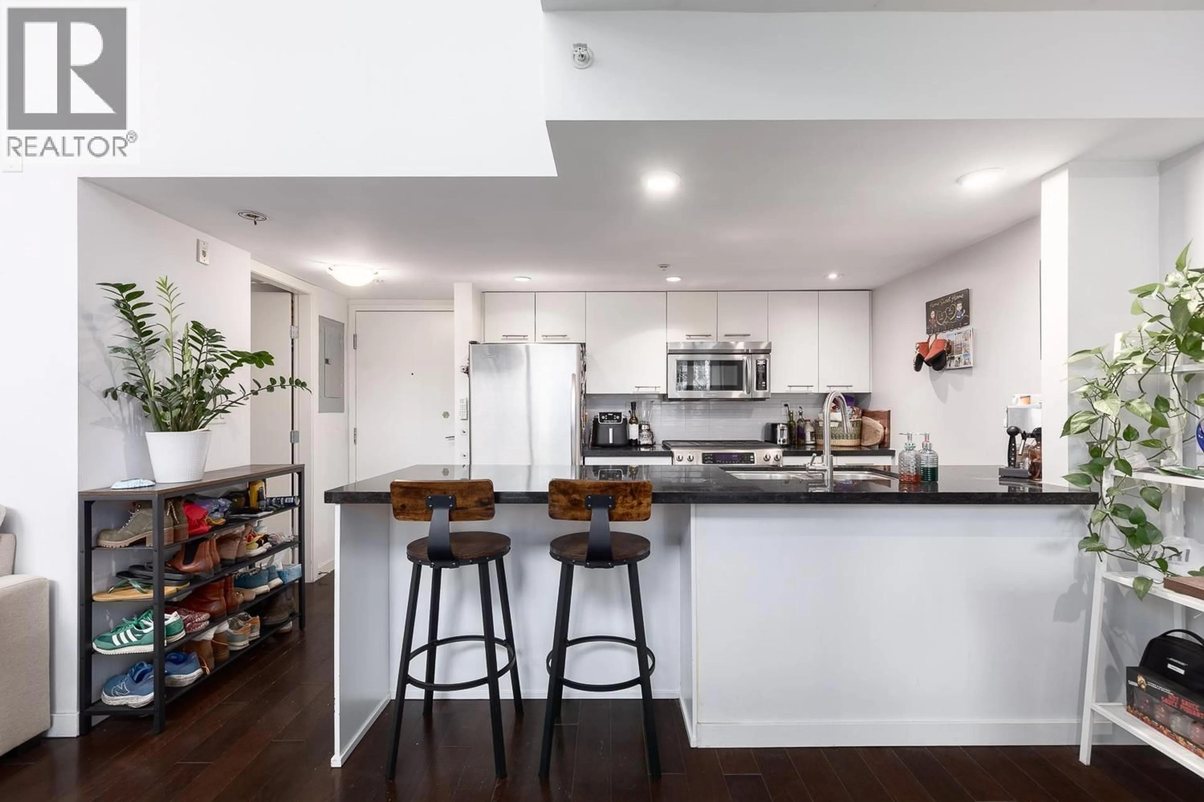 Open concept kitchen, unknown for PH7 - 1288 CHESTERFIELD AVENUE, North Vancouver British Columbia V7M0B1