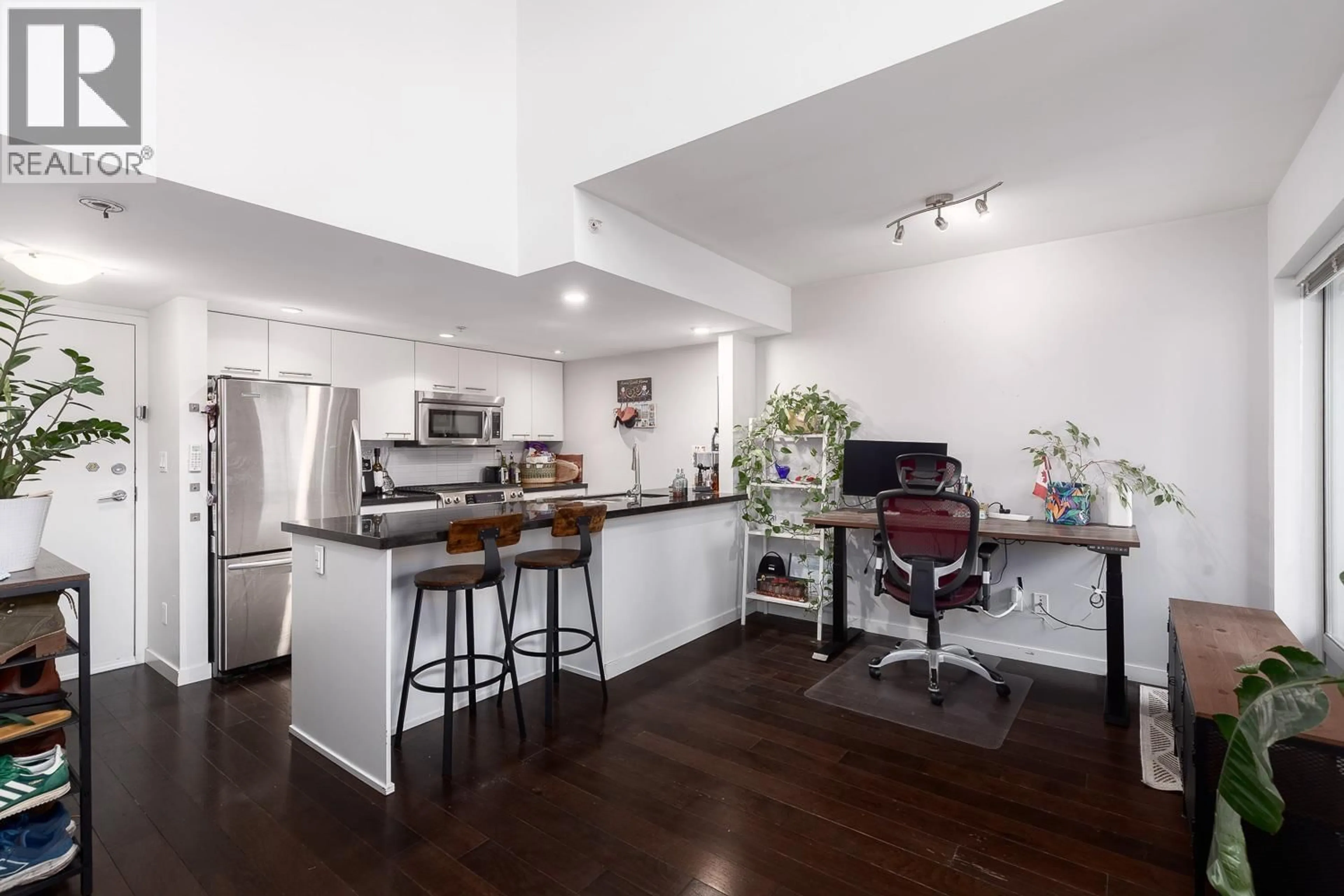 Open concept kitchen, unknown for PH7 - 1288 CHESTERFIELD AVENUE, North Vancouver British Columbia V7M0B1