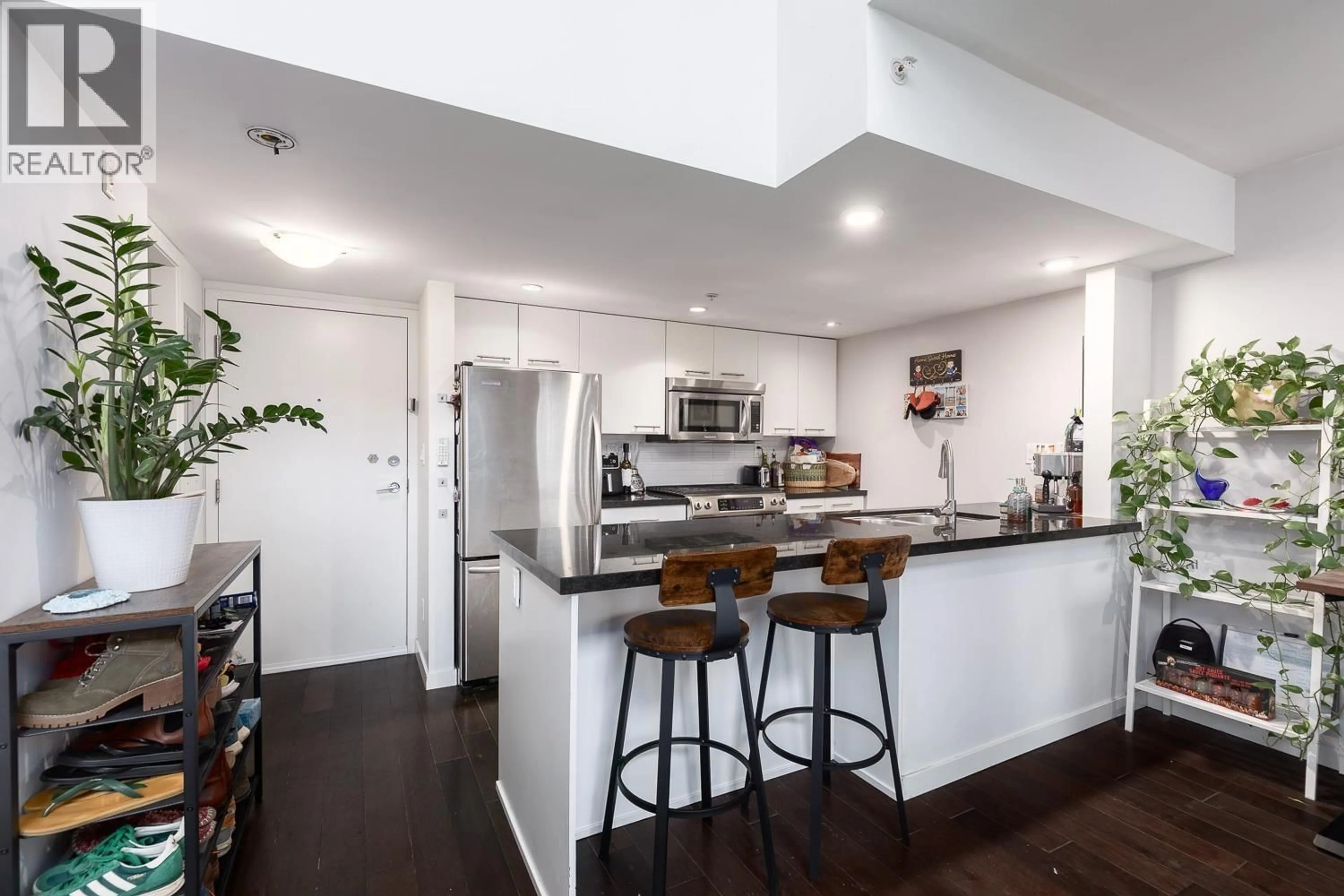 Open concept kitchen, unknown for PH7 - 1288 CHESTERFIELD AVENUE, North Vancouver British Columbia V7M0B1