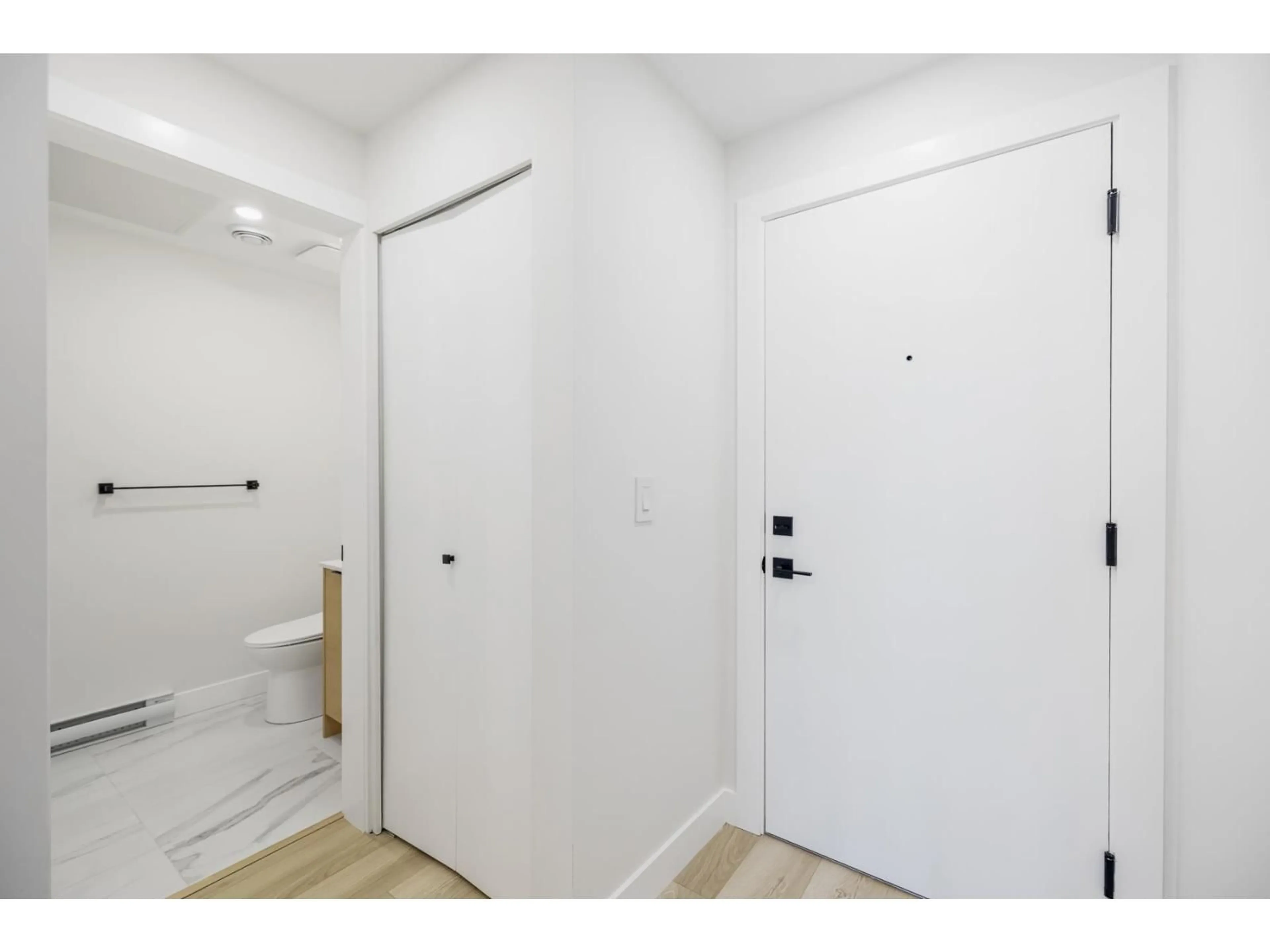 Unknown for 203 - 15353 17 AVENUE, Surrey British Columbia V4A1T8