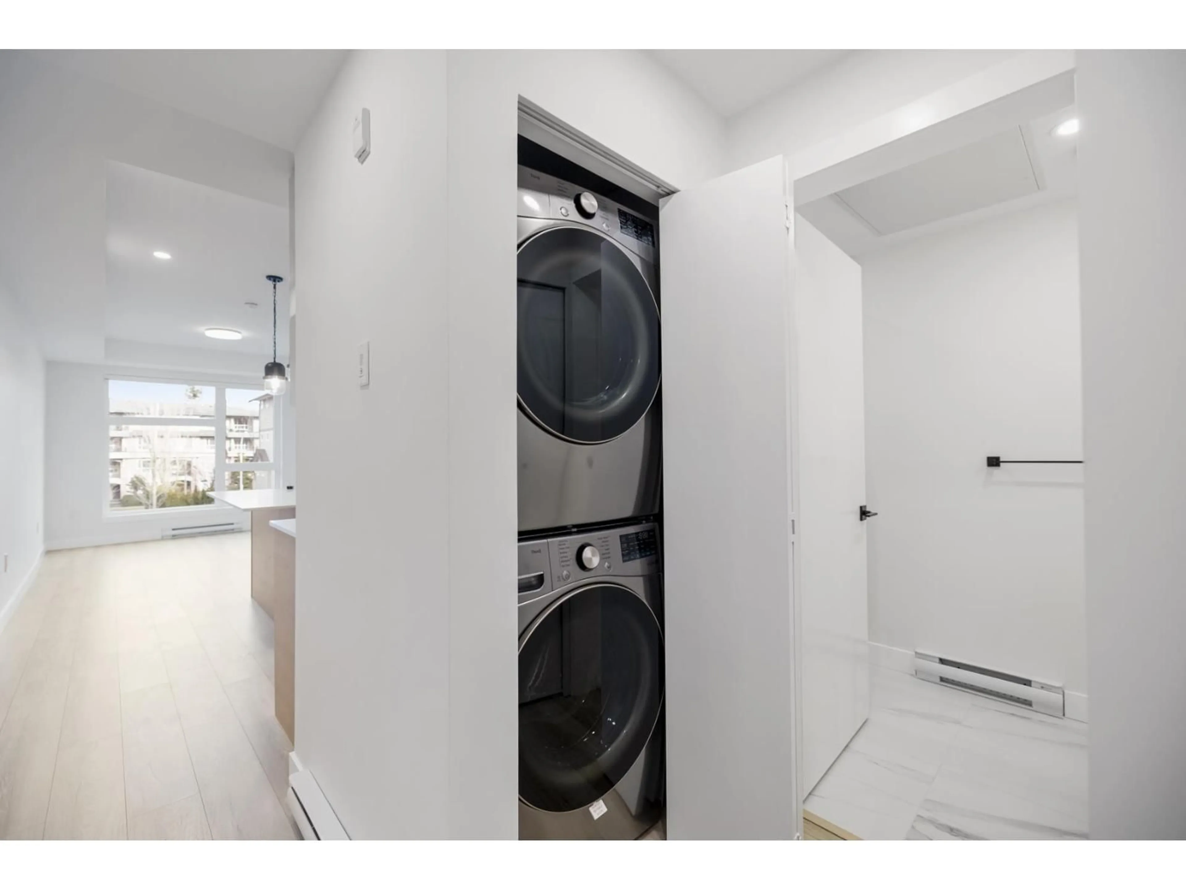 Laundry room for 203 - 15353 17 AVENUE, Surrey British Columbia V4A1T8