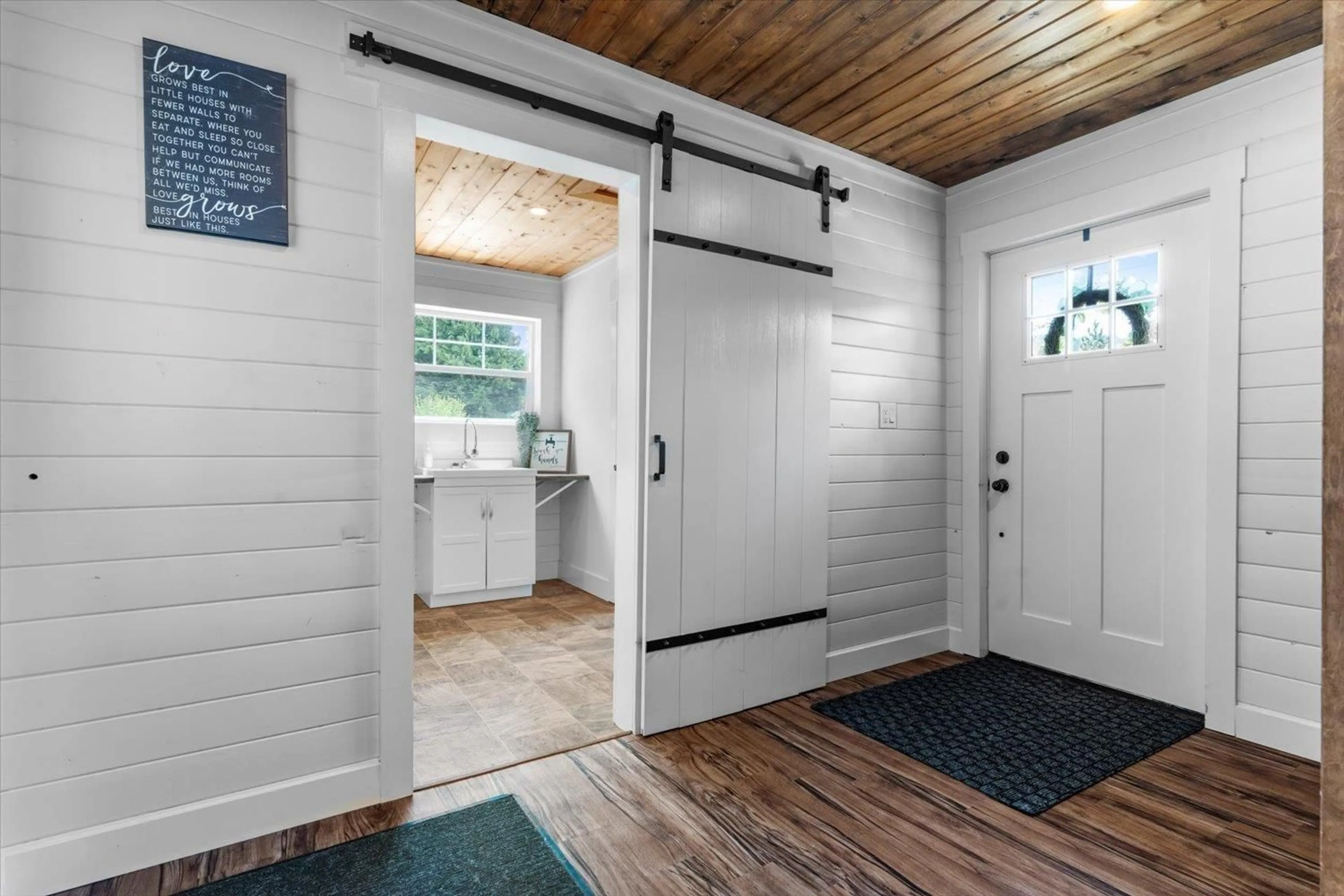 Indoor entryway for 2170 ASHTON ROAD, Agassiz British Columbia V0M1A1