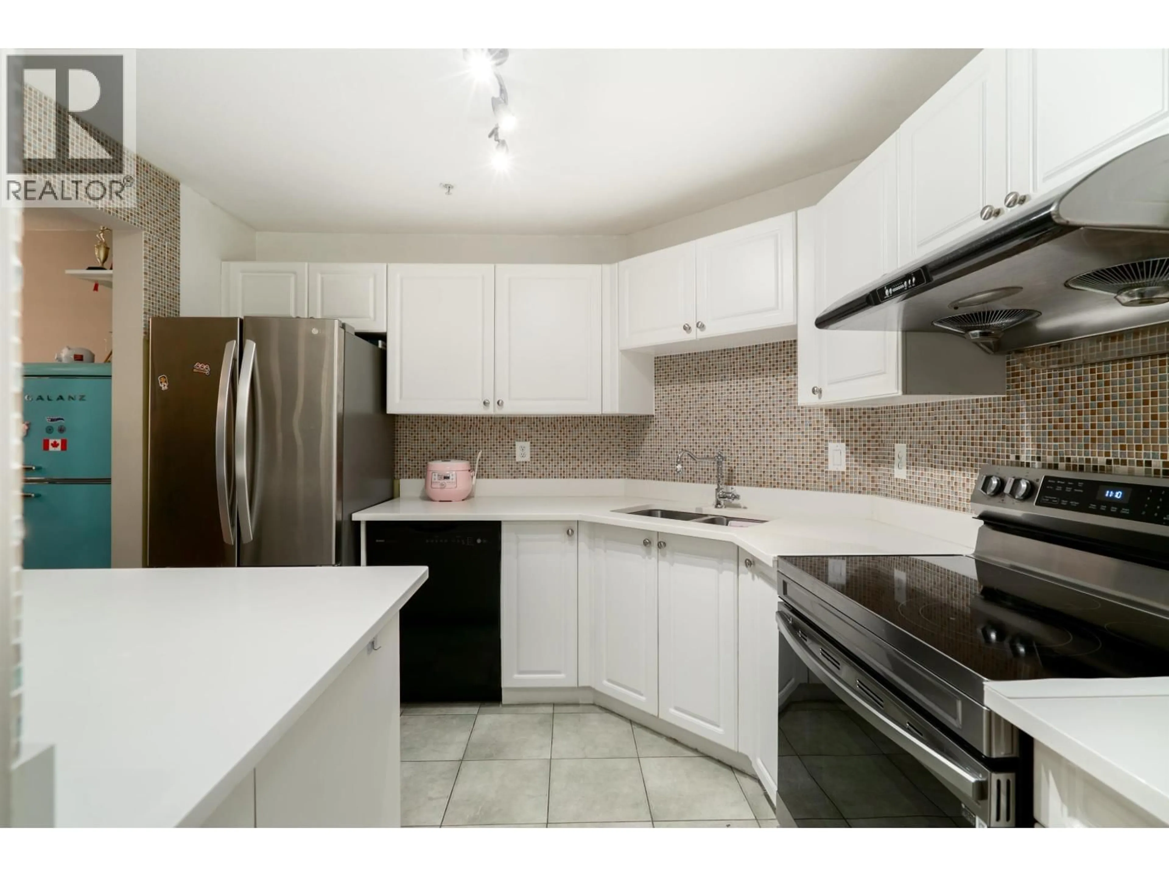Standard kitchen, unknown for 101 - 519 TWELFTH STREET, New Westminster British Columbia V3M6V9