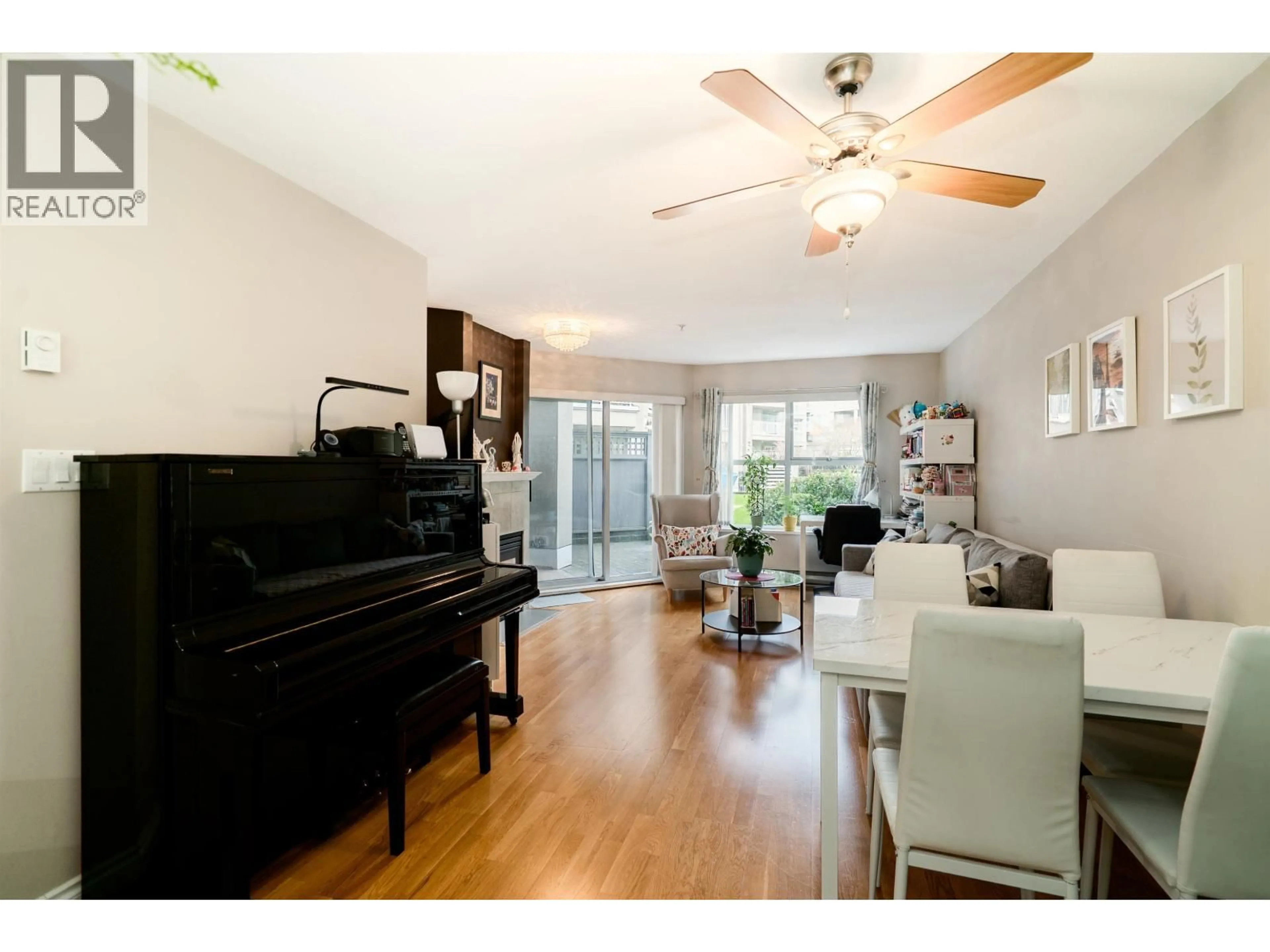 Living room with furniture, wood/laminate floor for 101 - 519 TWELFTH STREET, New Westminster British Columbia V3M6V9